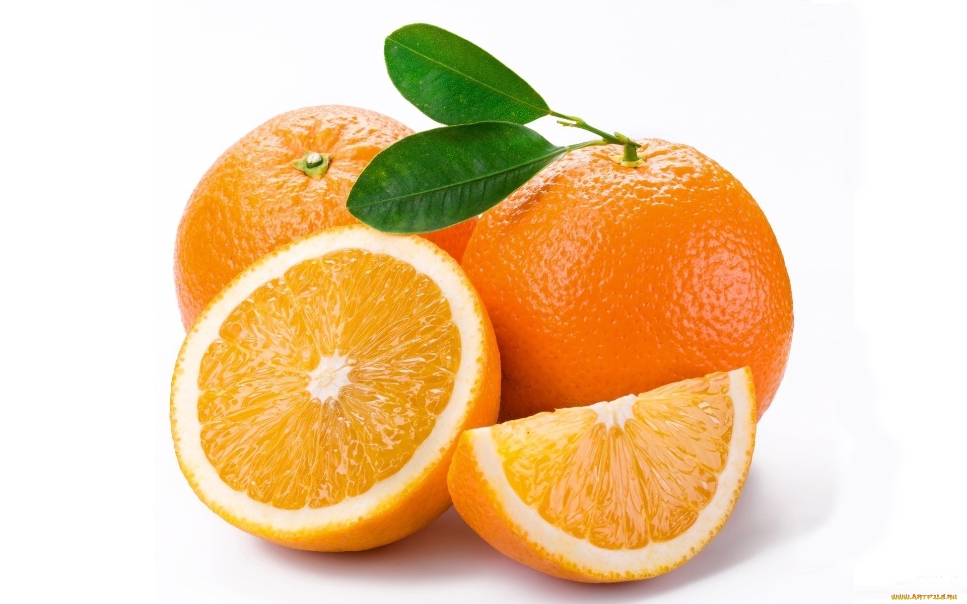Oranges with leaves and slices HD Wallpaper
