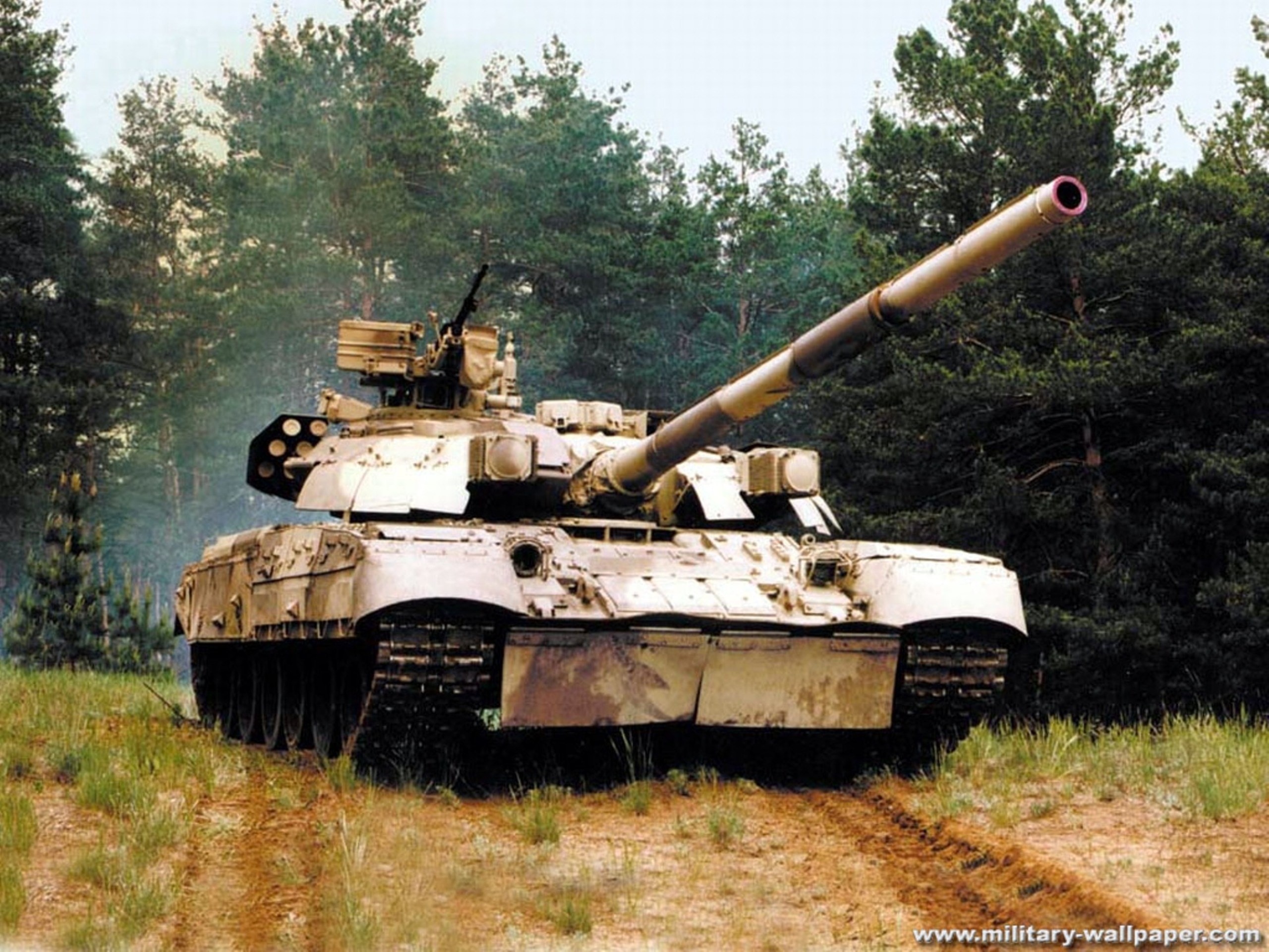 Soviet T-72 tank in a forest HD Wallpaper
