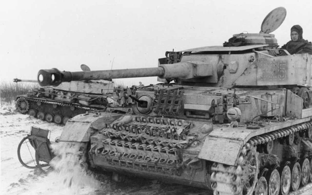 Panzer IV tanks in winter landscape HD Wallpaper