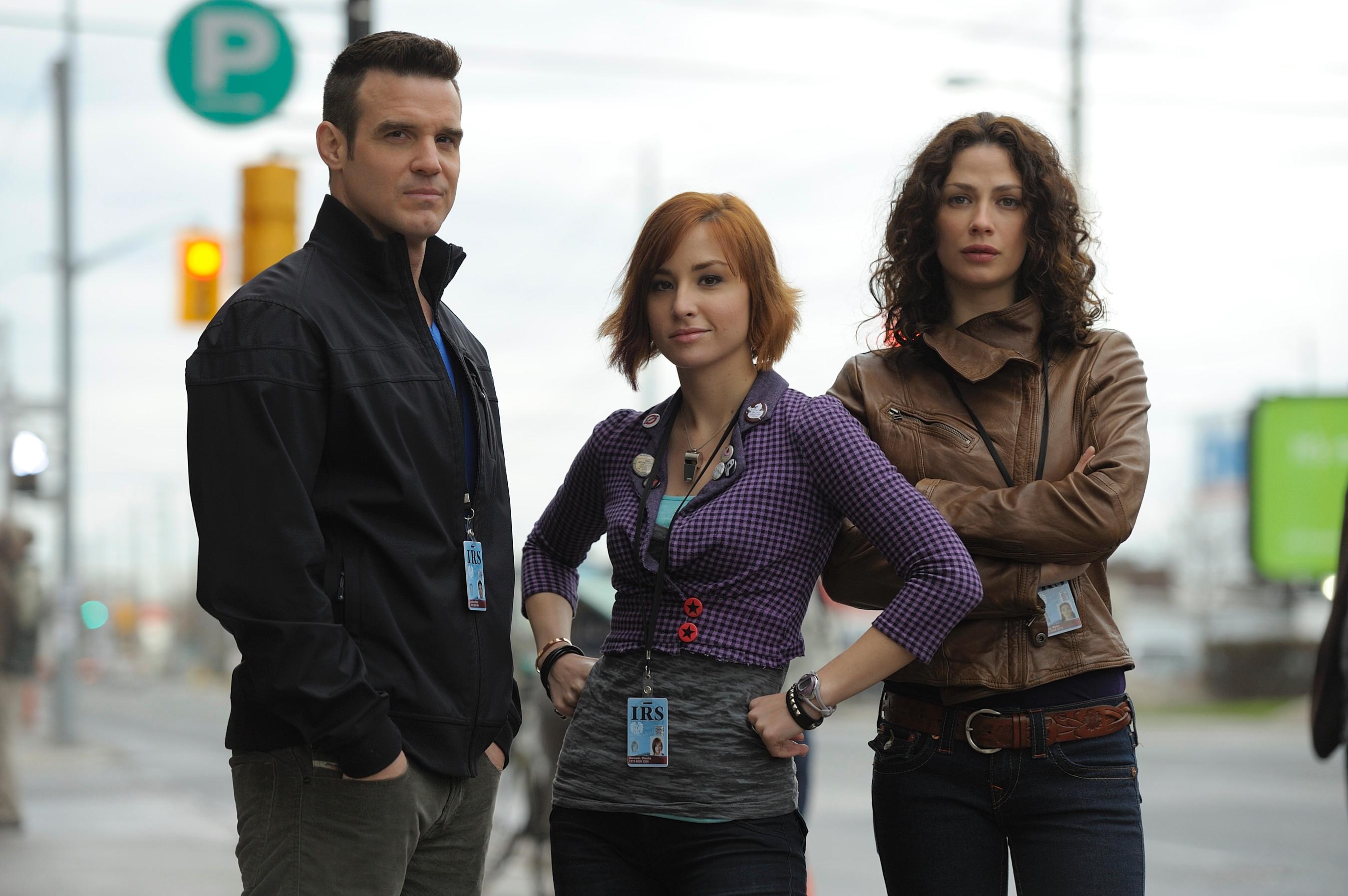 Warehouse 13 characters standing outside HD Wallpaper