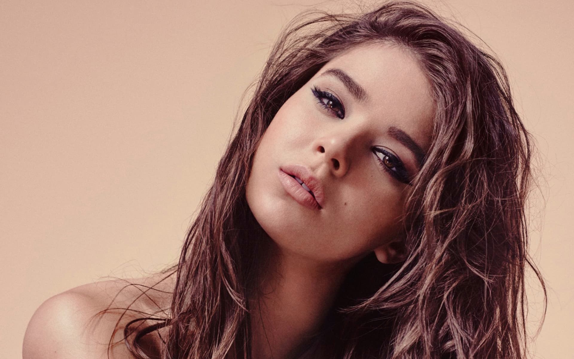 Hailee Steinfeld portrait HD Wallpaper