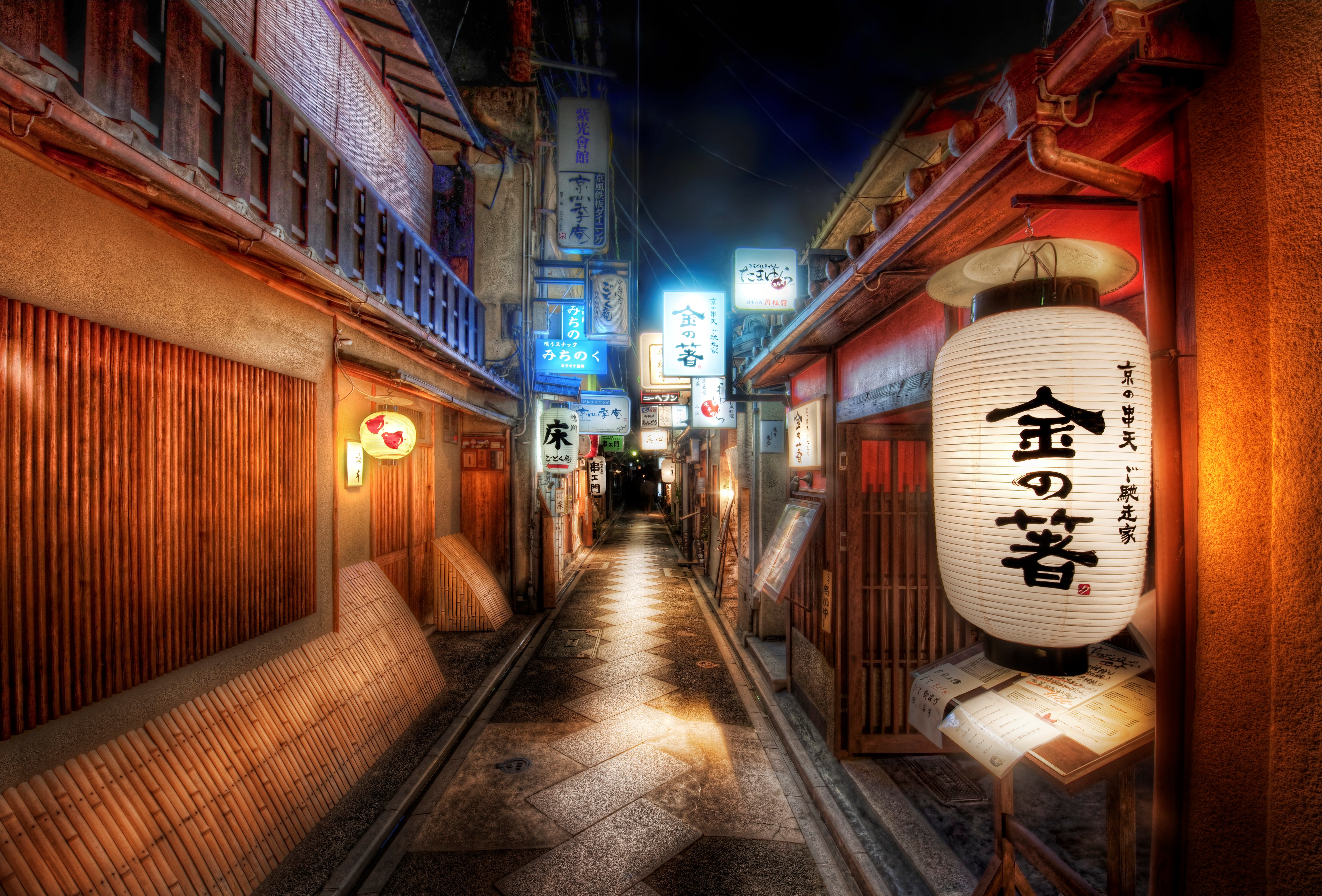 Kyoto Alleyway with Japanese Lanterns at Night HD Wallpaper