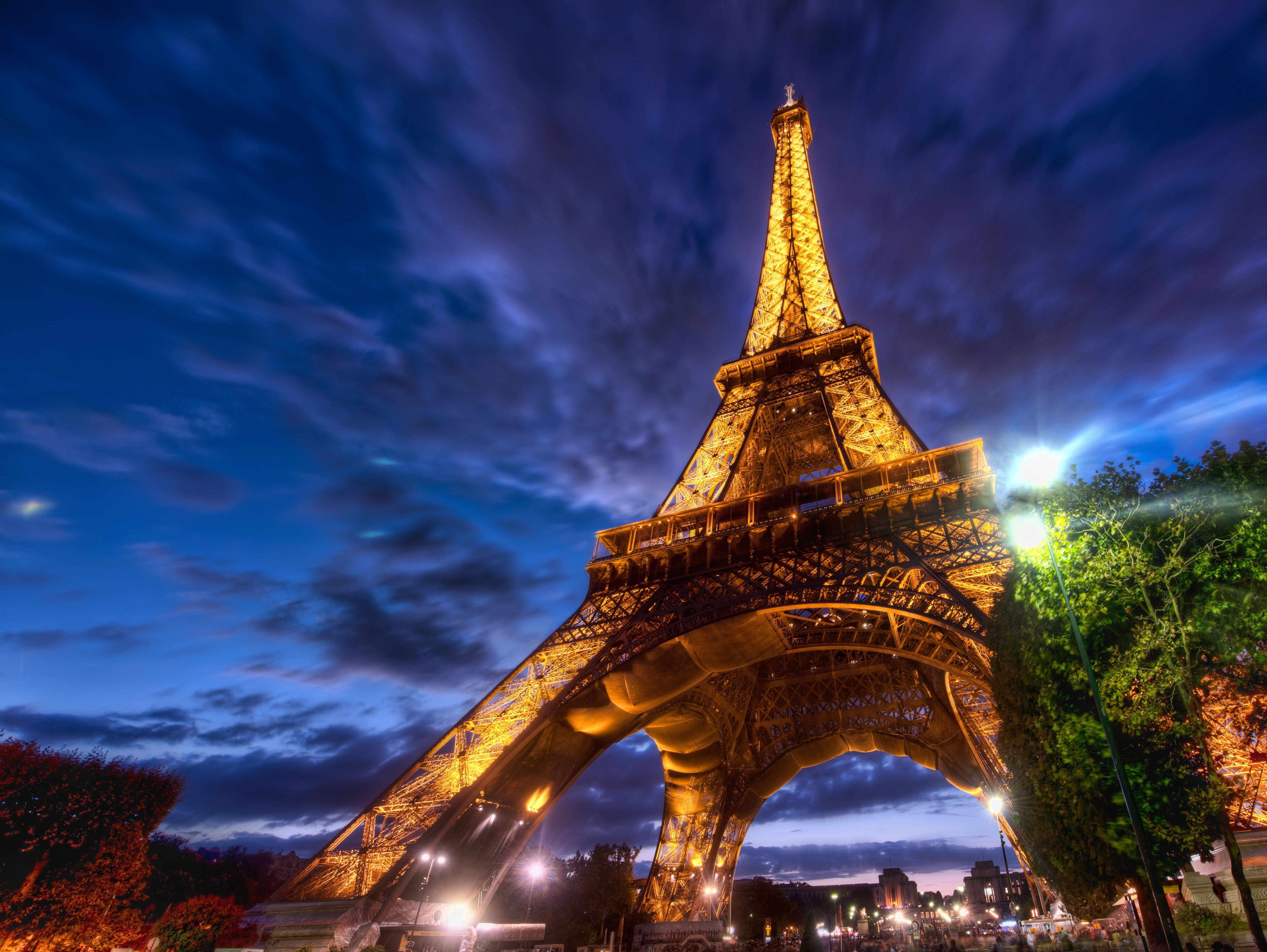Eiffel Tower at Dusk HD Wallpaper
