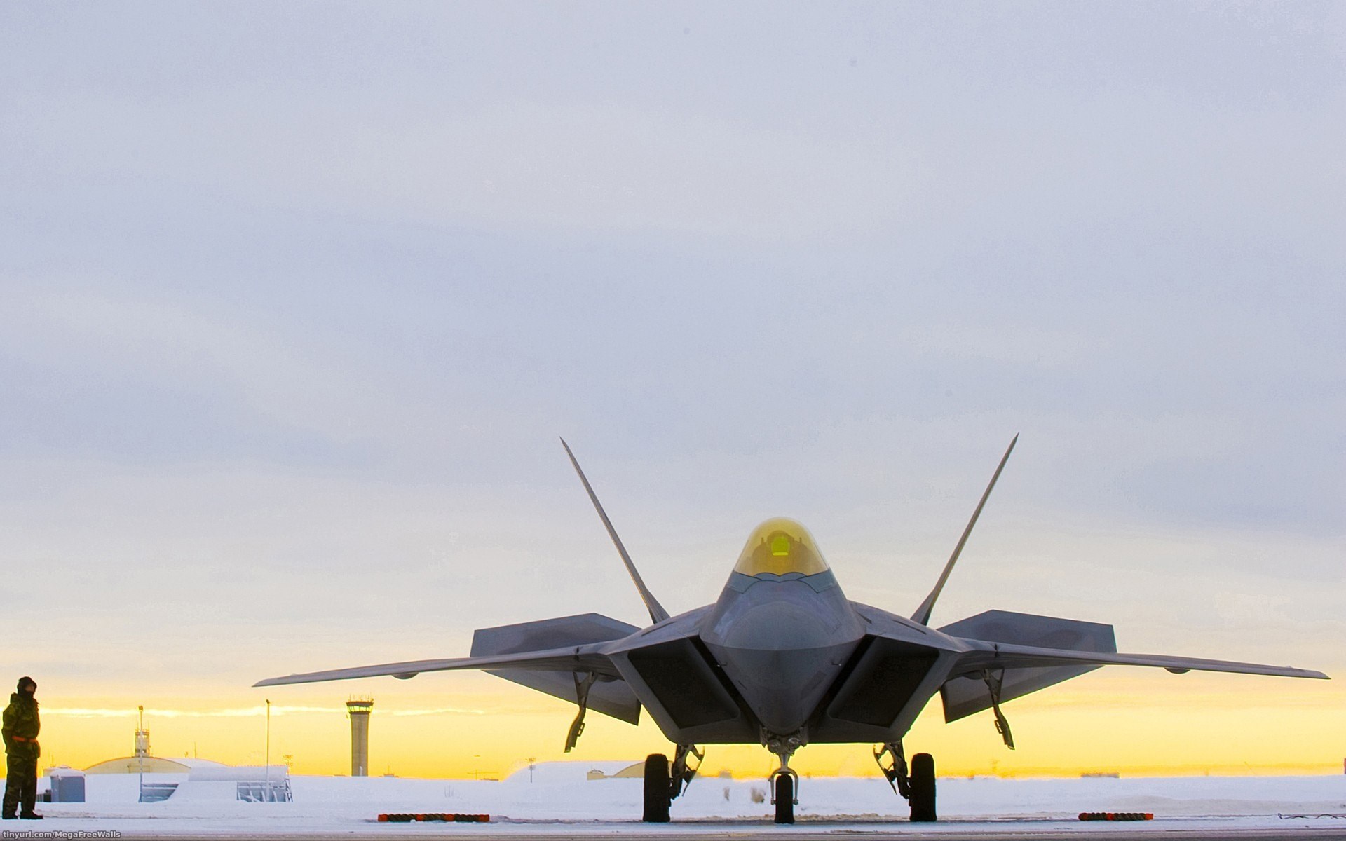 Lockheed Martin F-22 Raptor on Tarmac HD Wallpaper