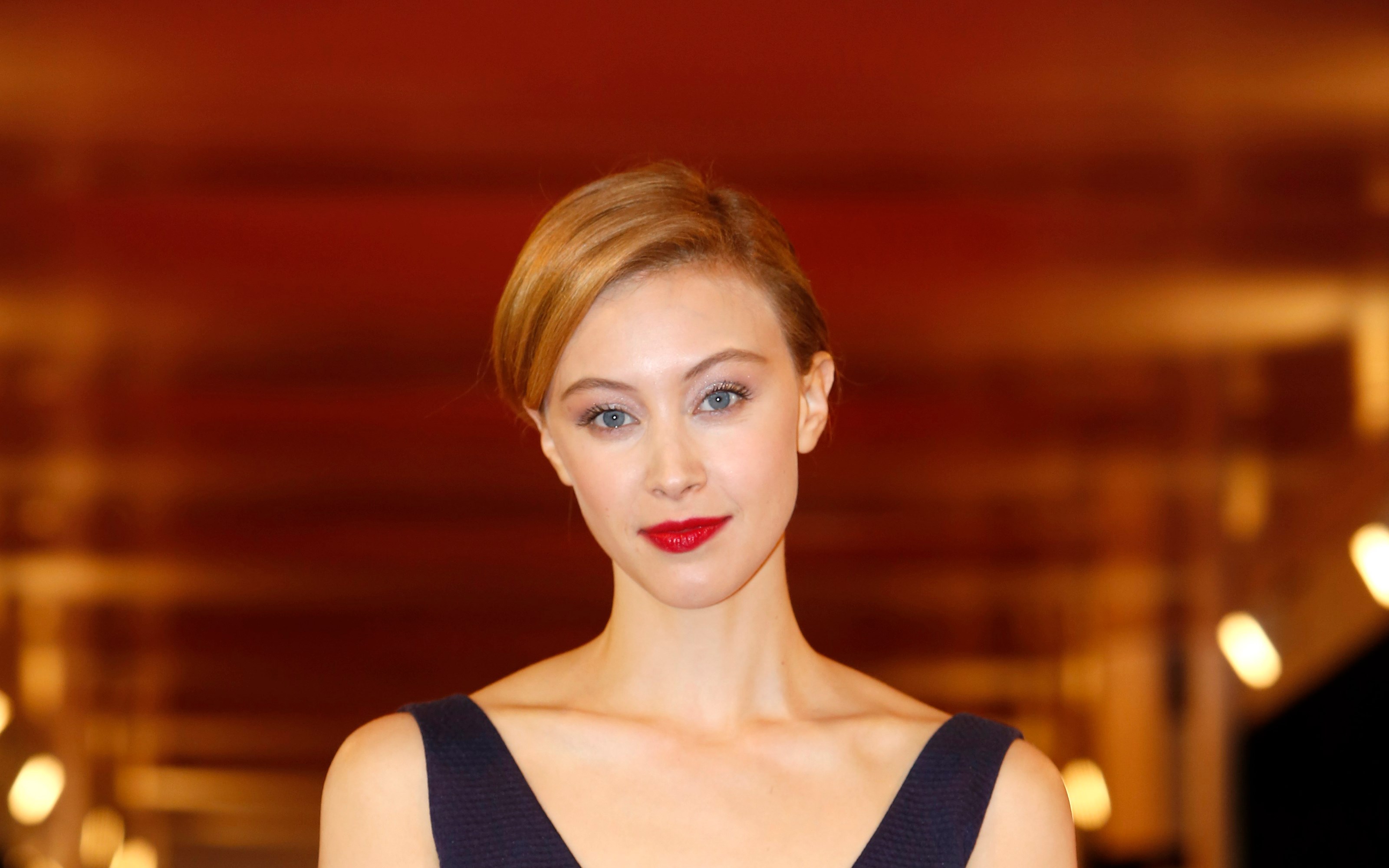 Sarah Gadon HD Wallpaper