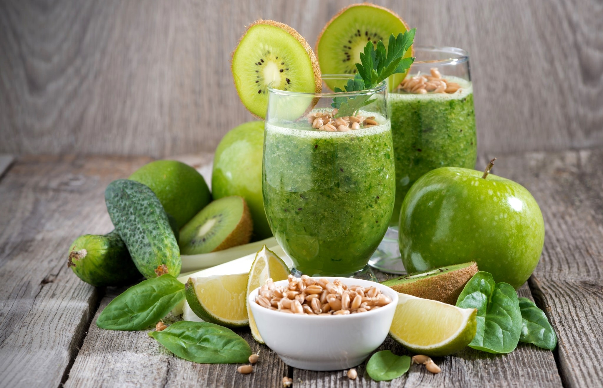 Green smoothie with kiwi, apples, cucumber, lime, spinach, and wheat berries HD Wallpaper