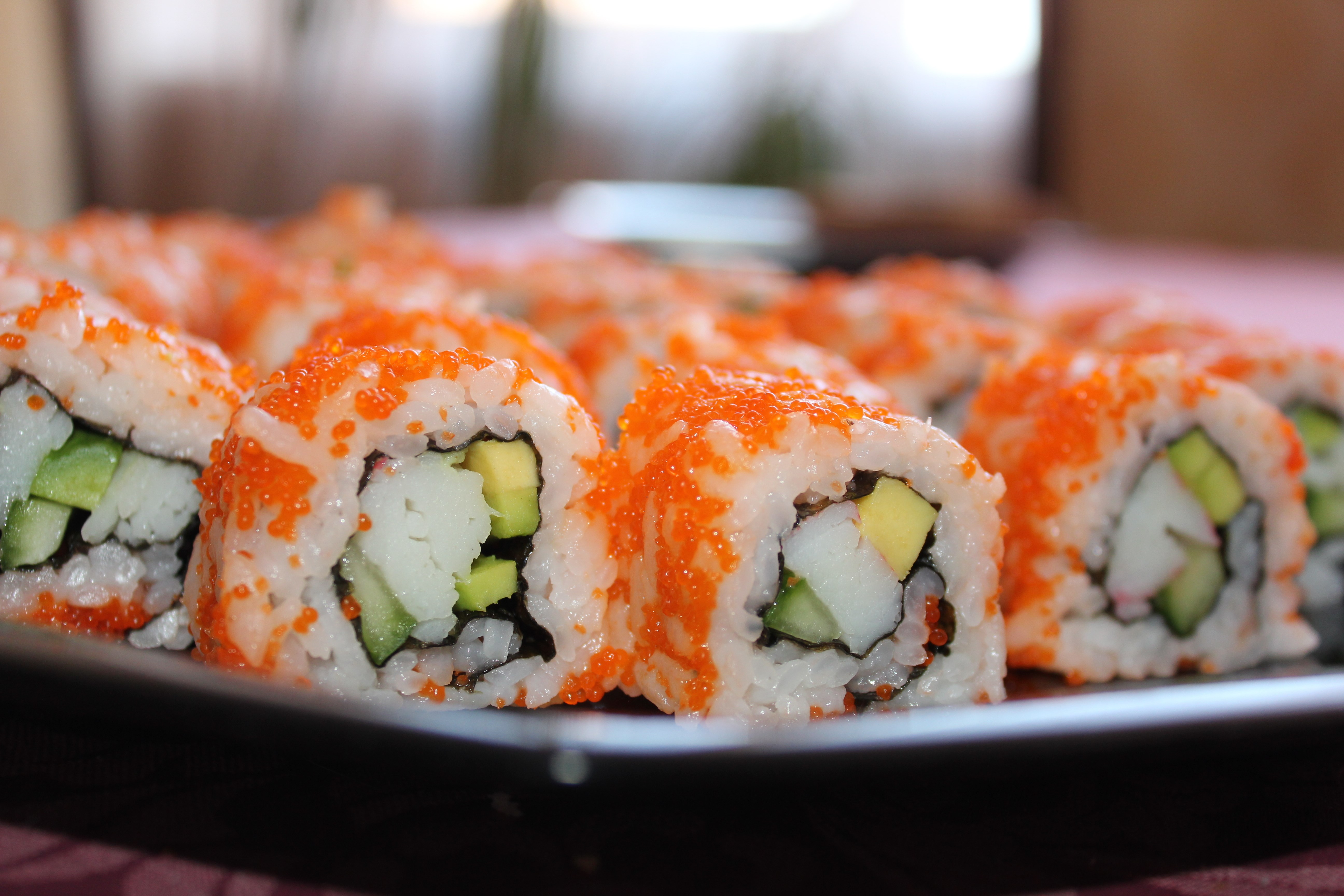 California rolls with orange tobiko HD Wallpaper