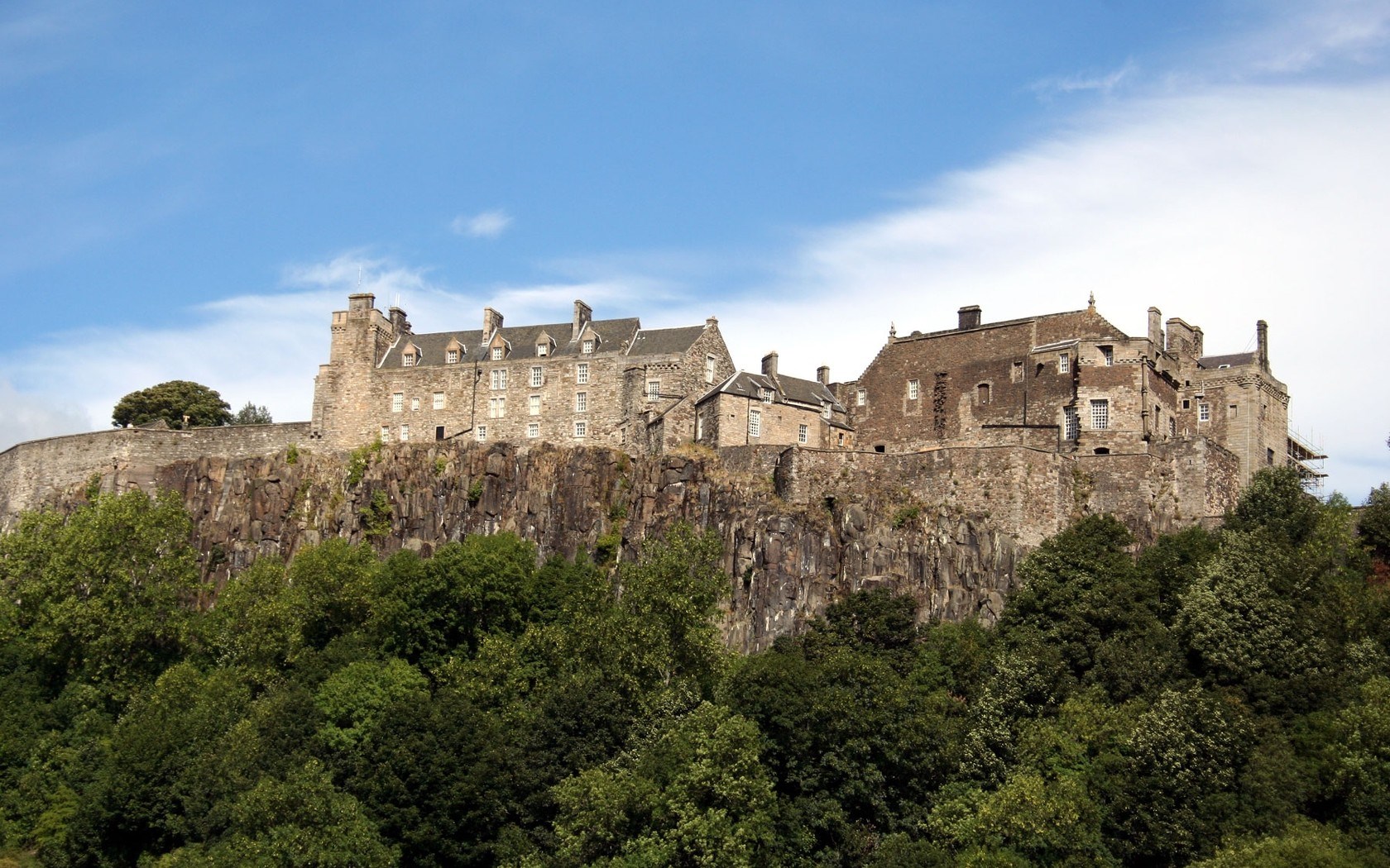 Stirling Castle on a rocky outcrop HD Wallpaper