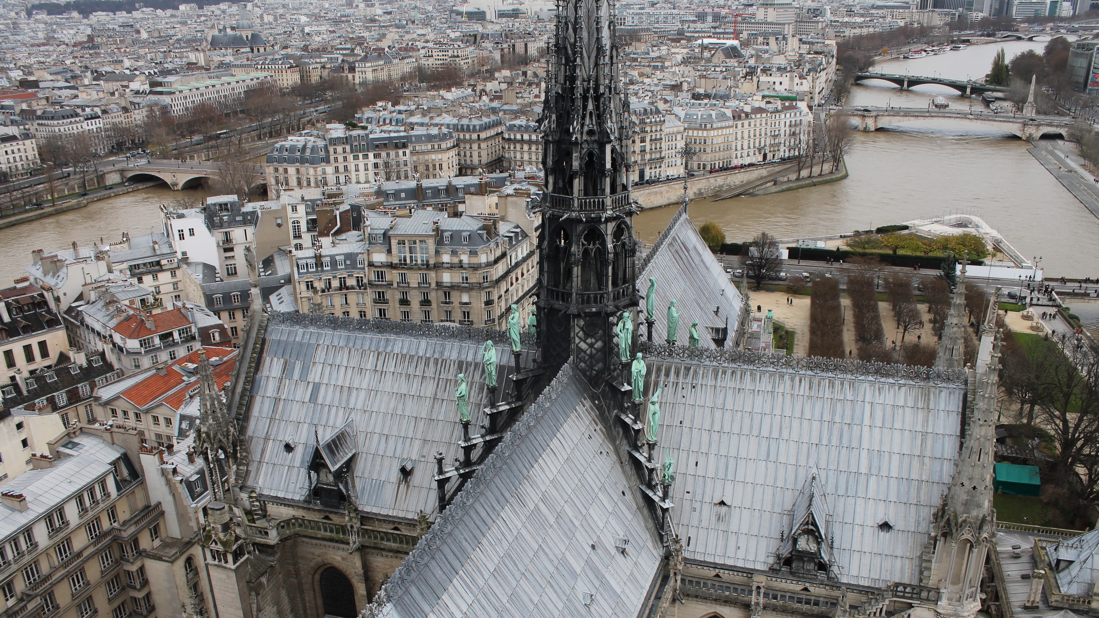4K Paris cityscape with Notre Dame Cathedral HD Wallpaper