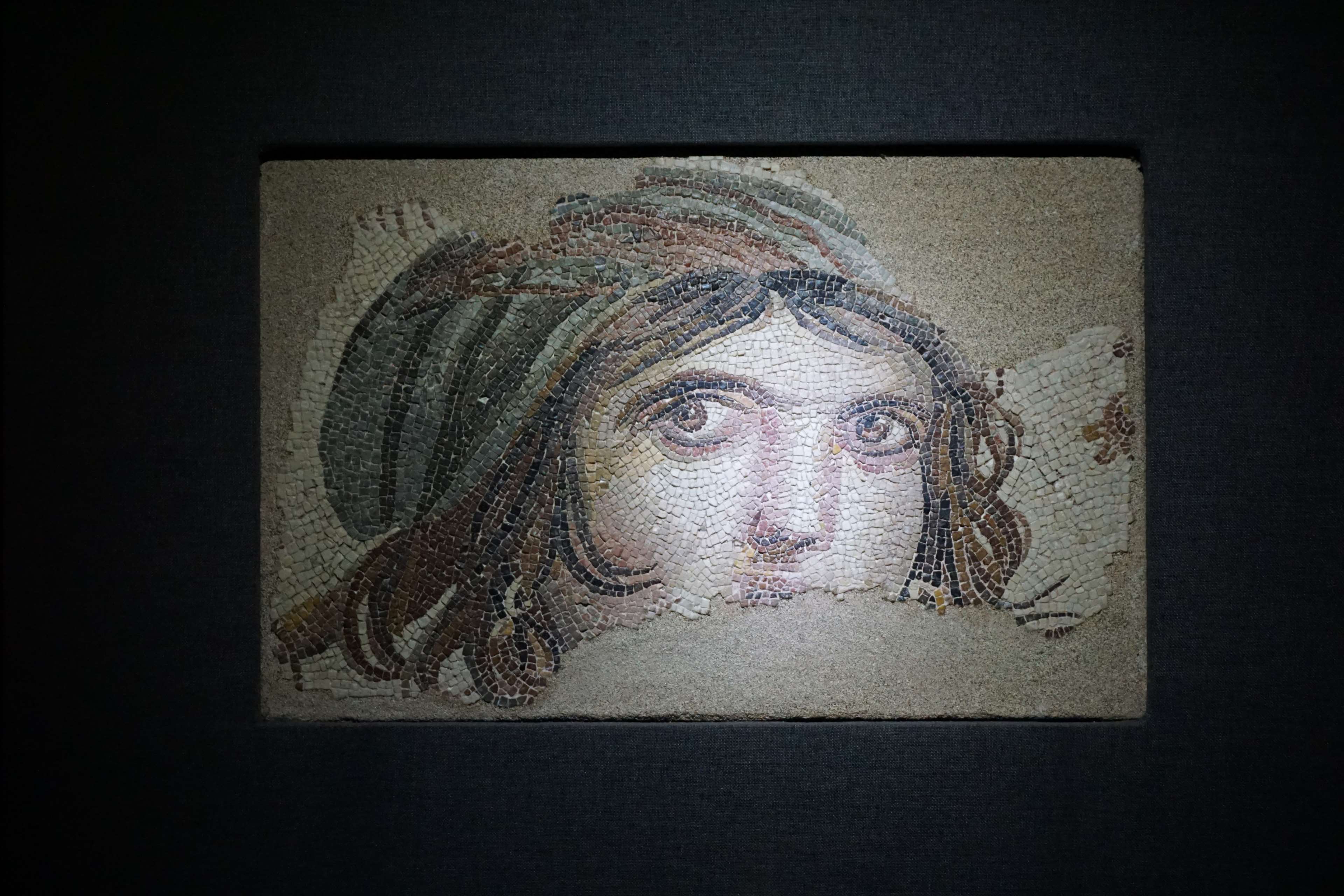 Gypsy Girl Mosaic from Zeugma Museum, Gaziantep 4K HD Wallpaper