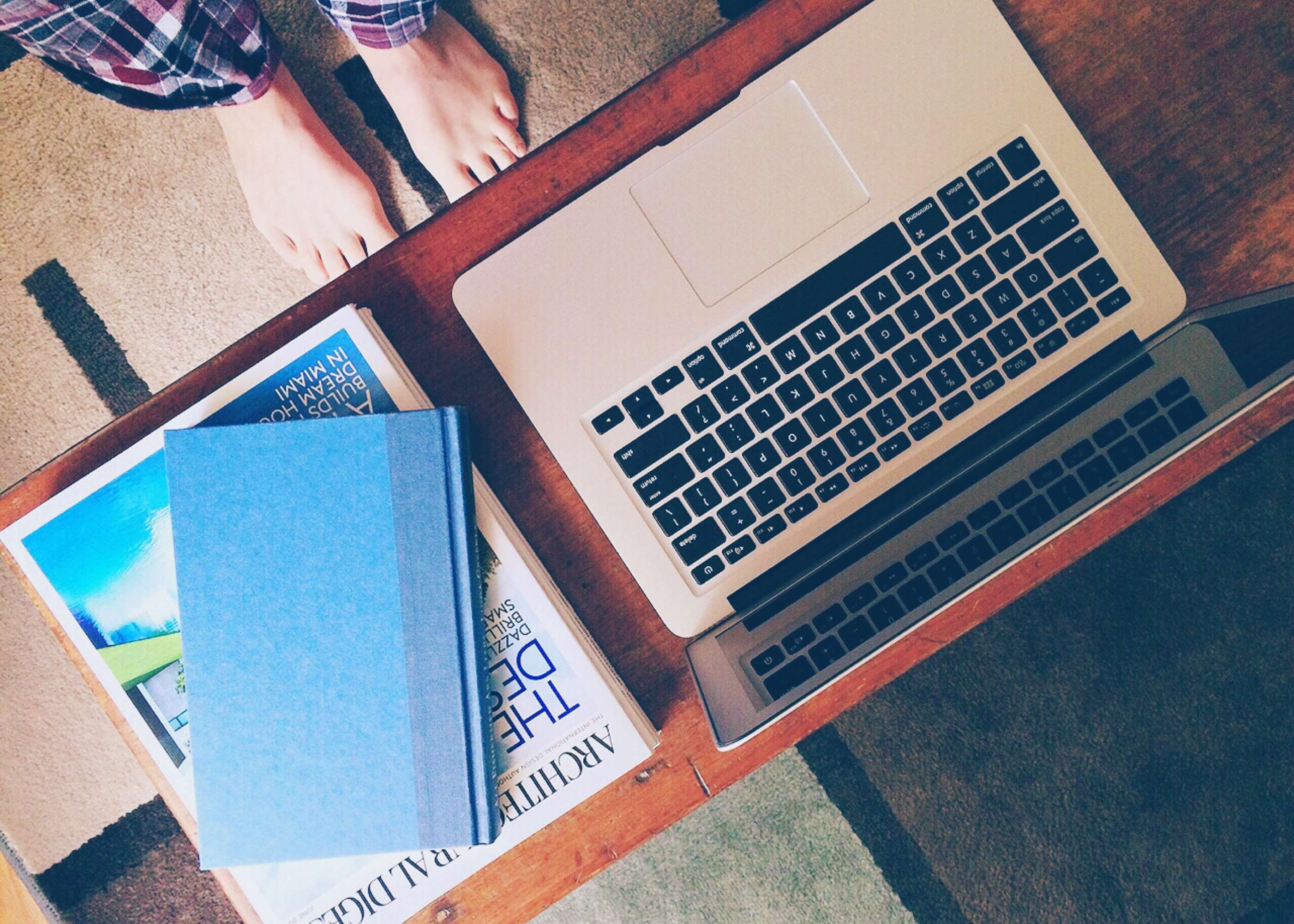 Laptop and books on a wooden table with feet HD Wallpaper