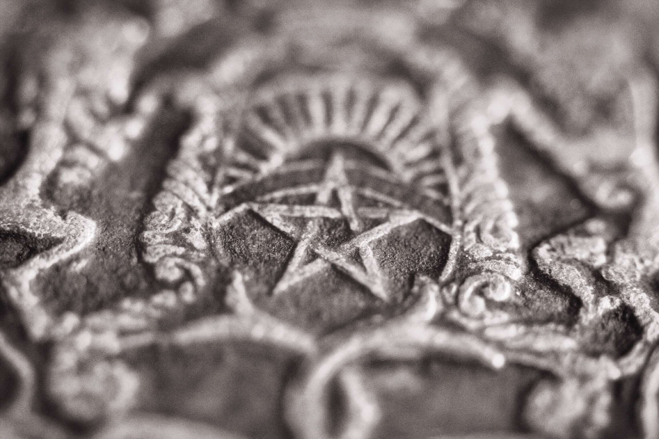 Close-up of Moroccan emblem with star and sun HD Wallpaper