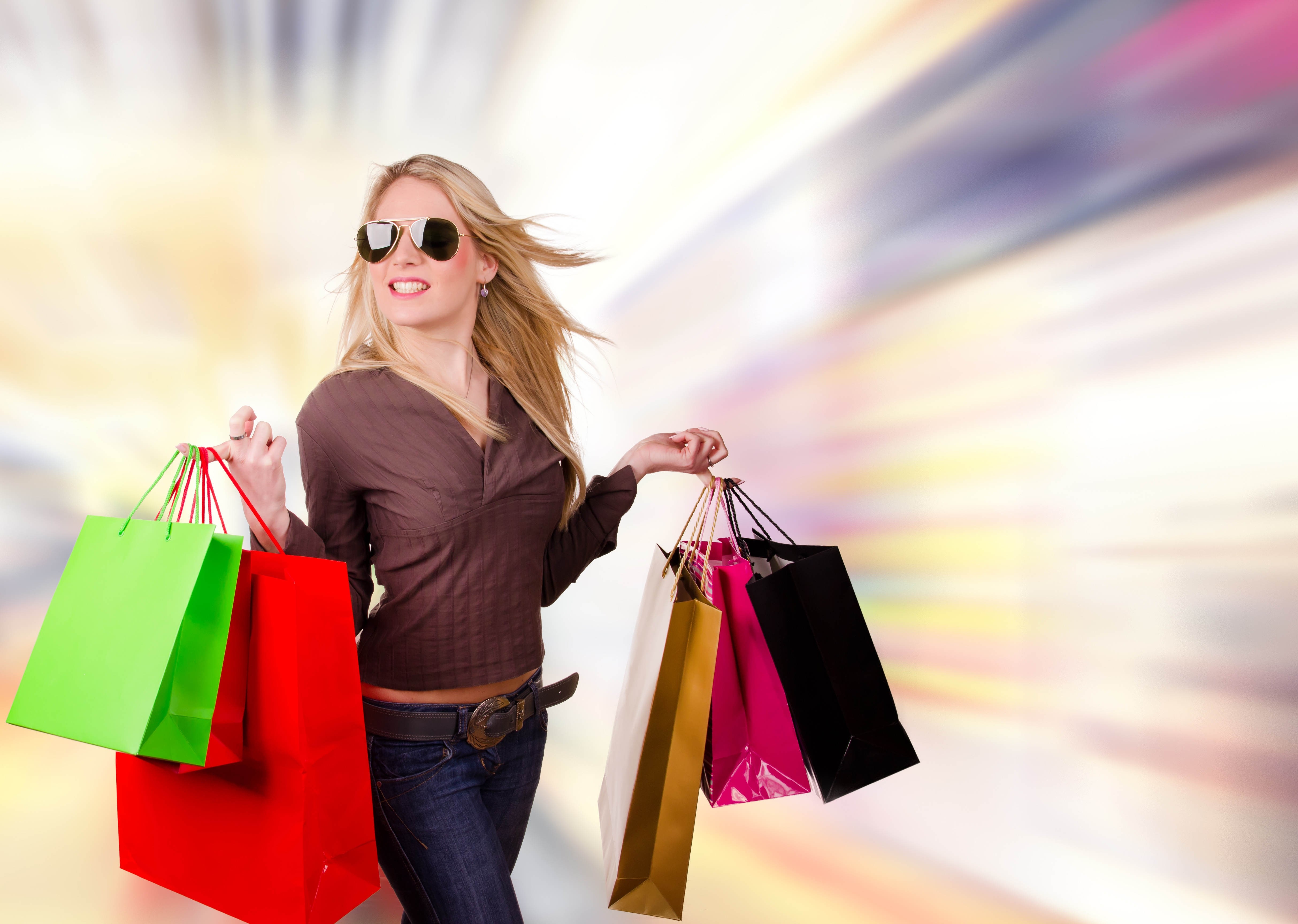 Woman with sunglasses and shopping bags HD Wallpaper