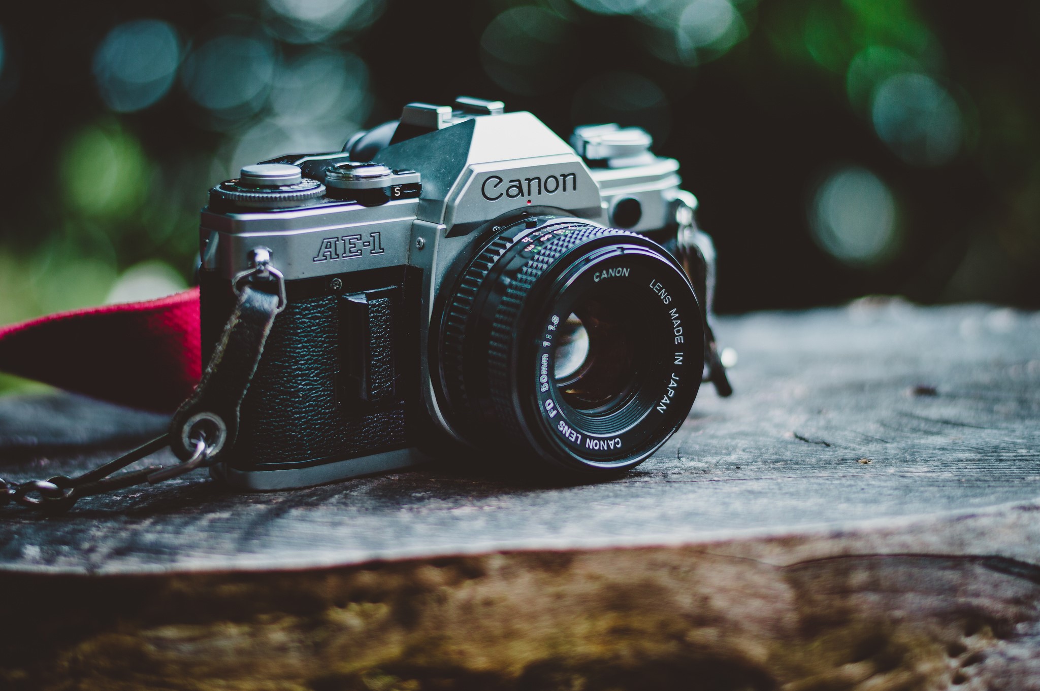Canon AE-1 camera with FD lens HD Wallpaper