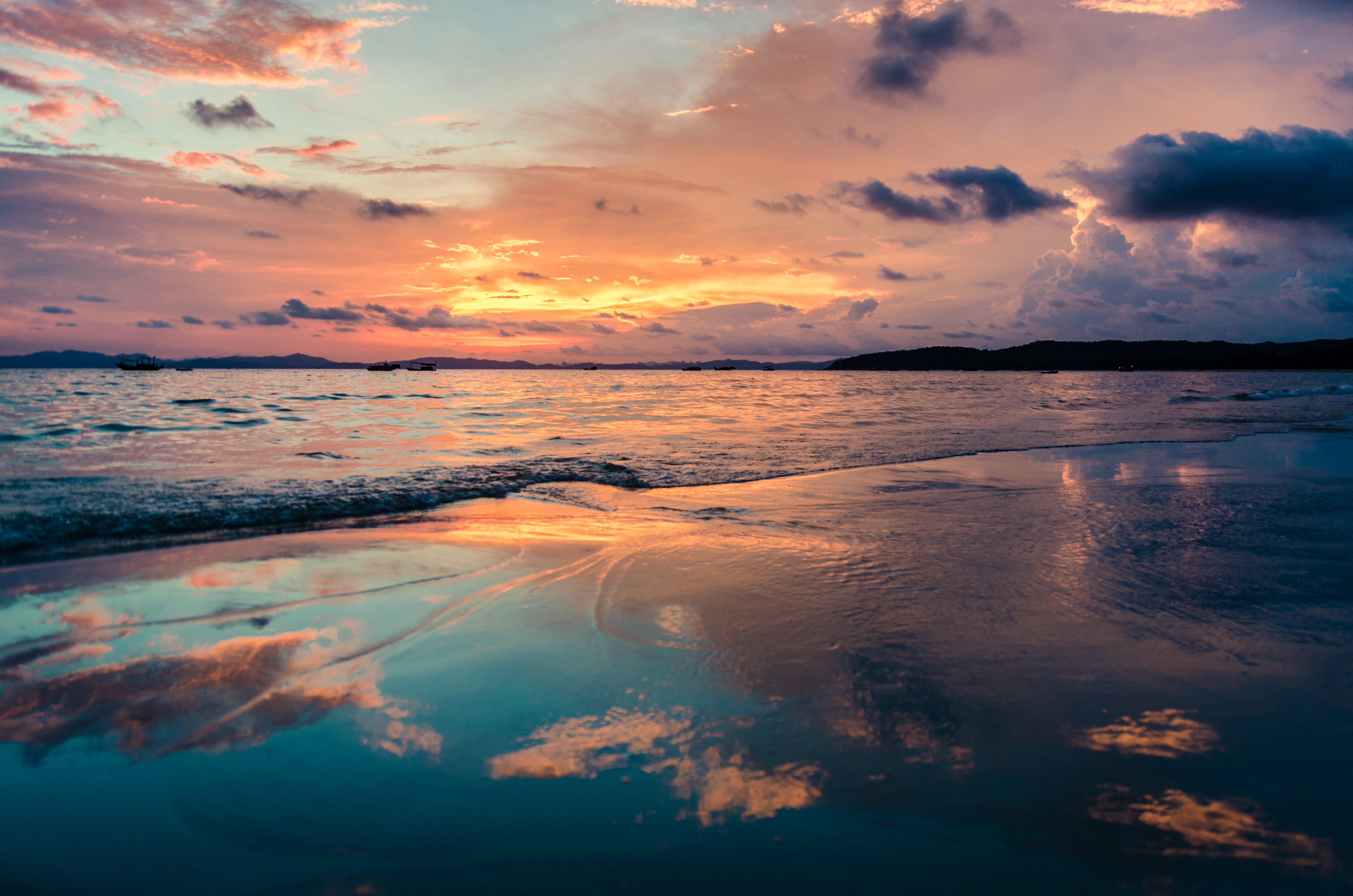 Beach sunset with reflections HD Wallpaper
