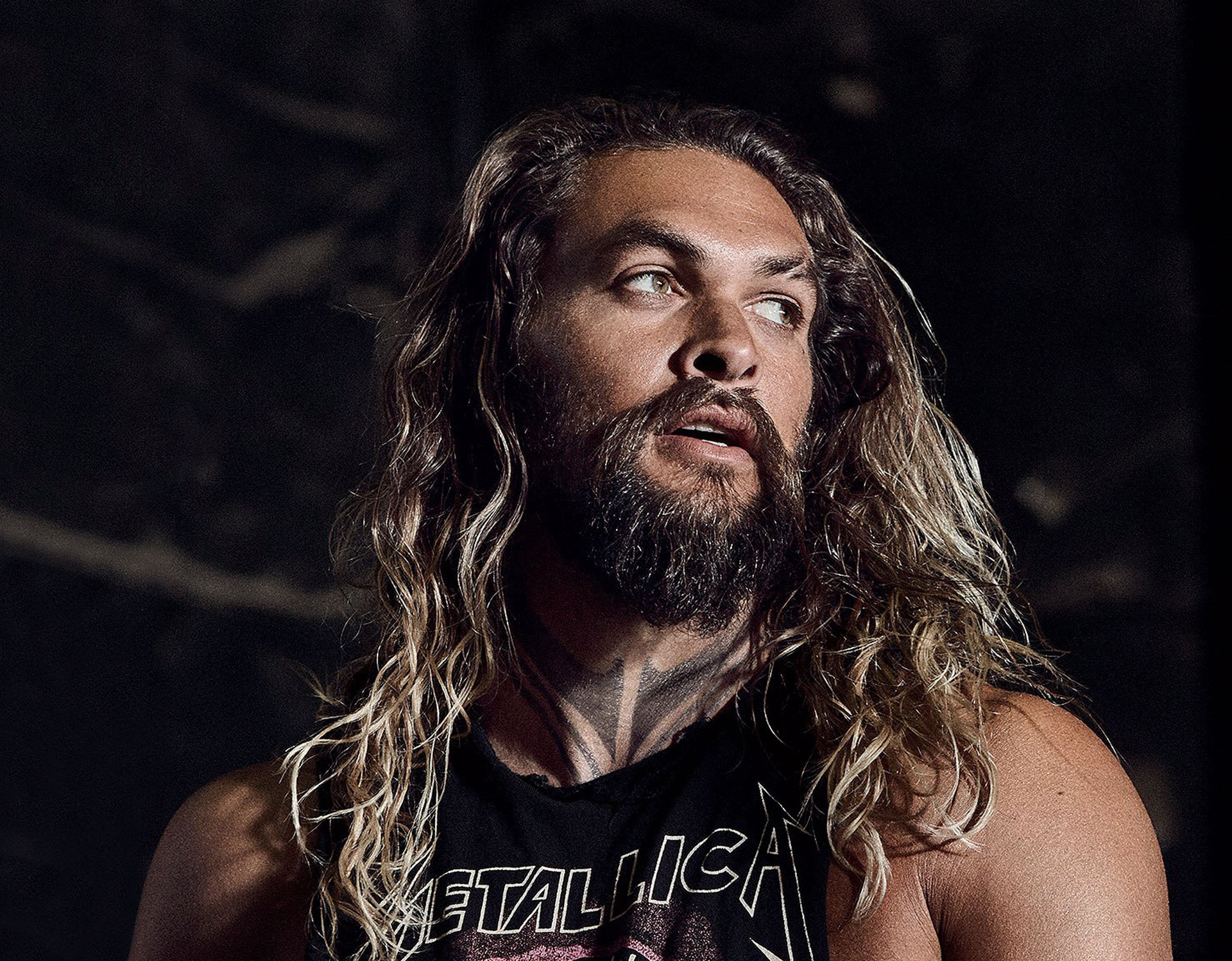 Jason Momoa wearing a Metallica t-shirt HD Wallpaper