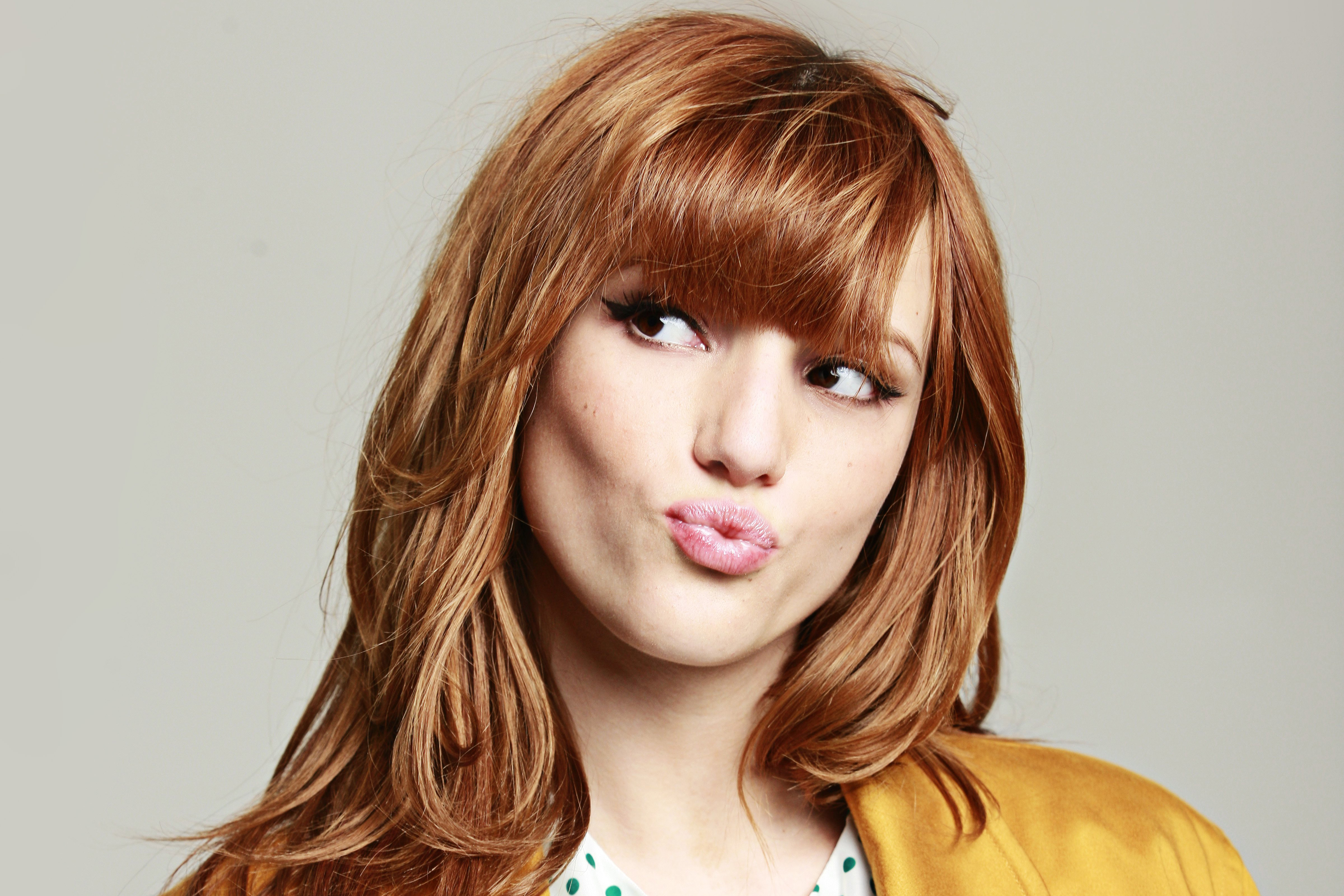 Bella Thorne HD Wallpaper