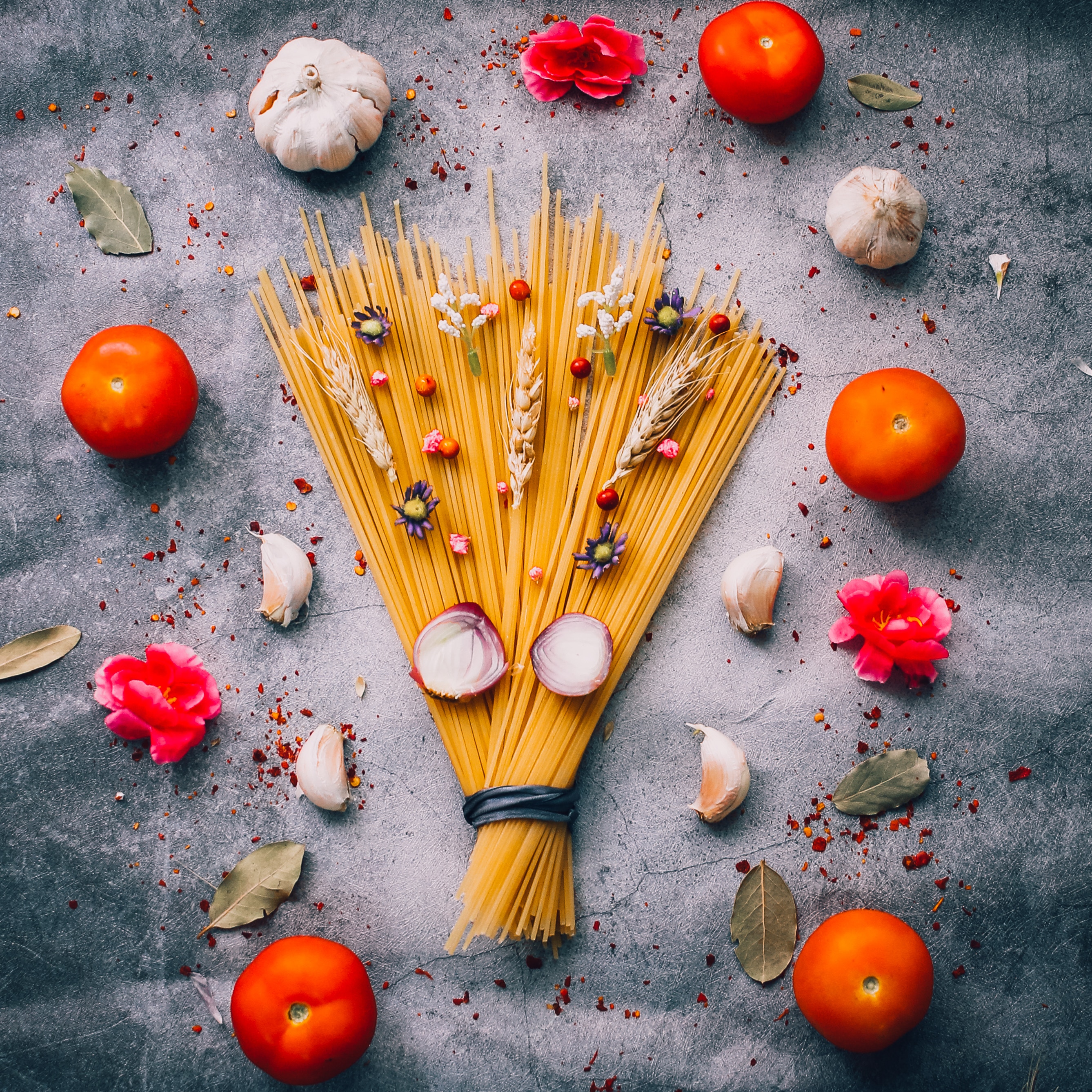 Spaghetti with tomatoes, garlic, and flowers HD Wallpaper
