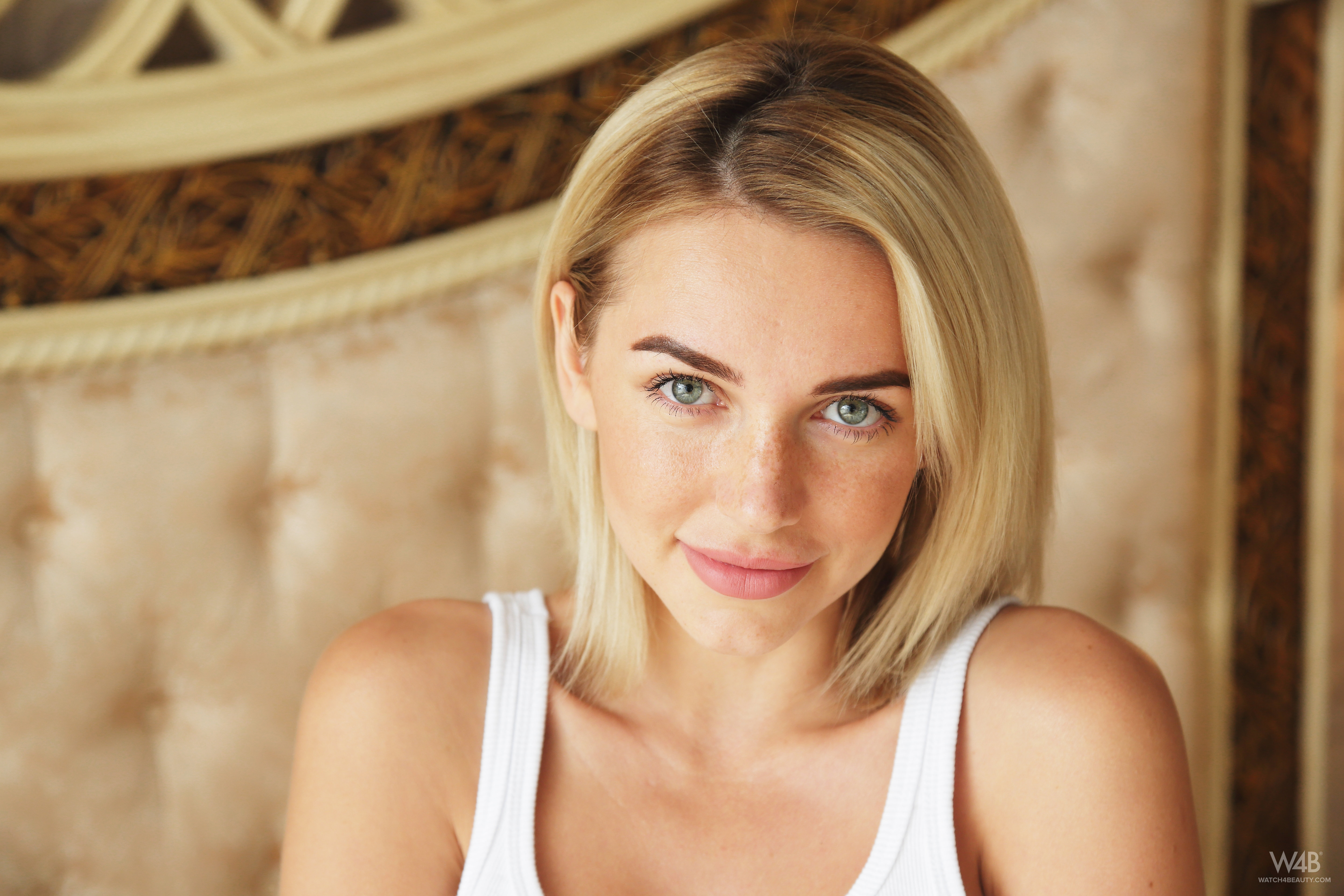Blonde woman with green eyes and freckles HD Wallpaper