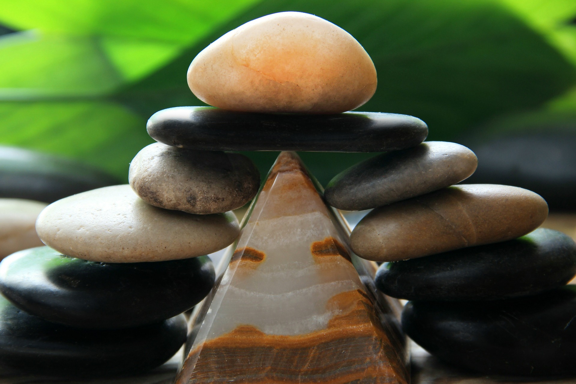 Zen stone balancing on a pyramid HD Wallpaper