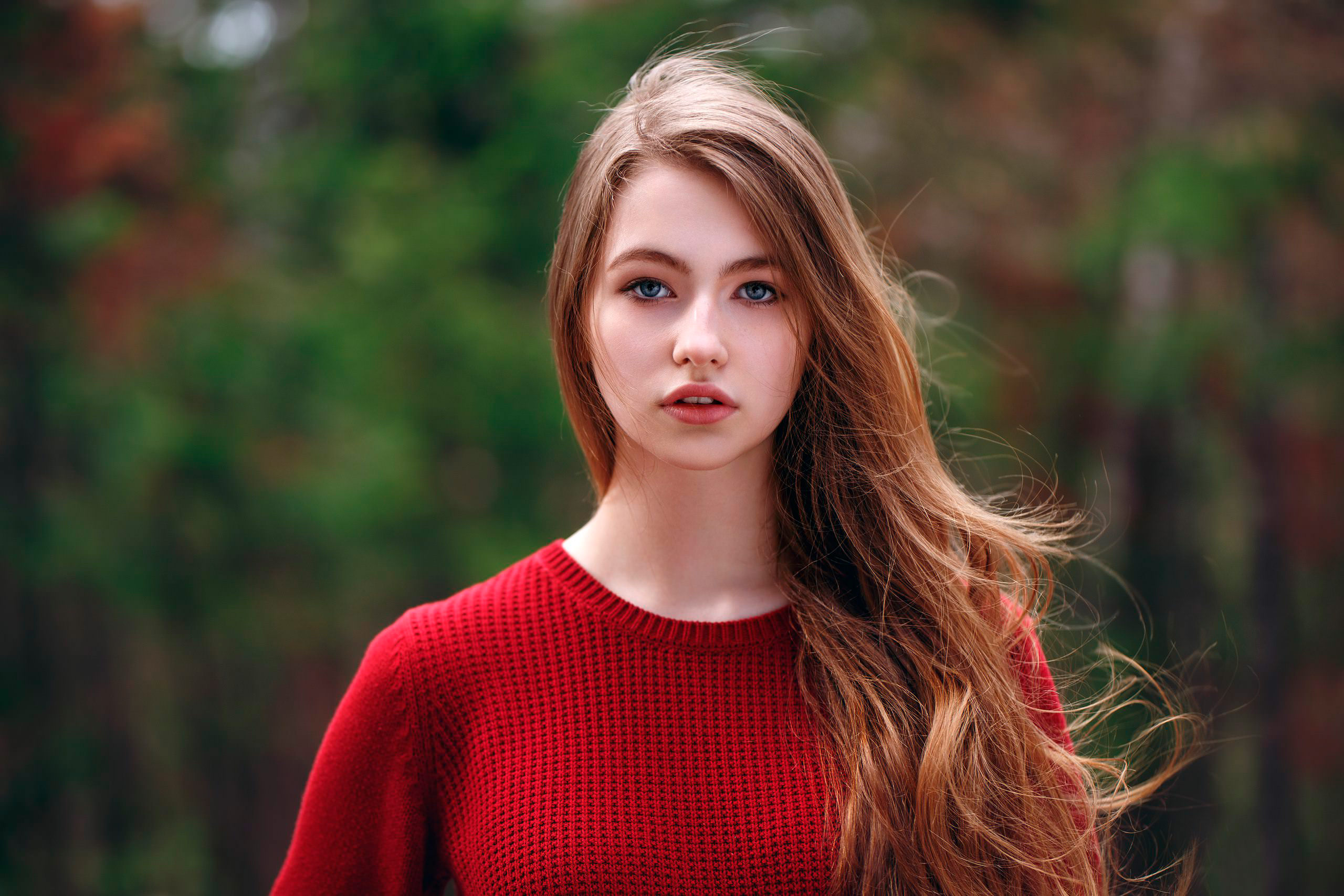 Young woman with long auburn hair and blue eyes HD Wallpaper