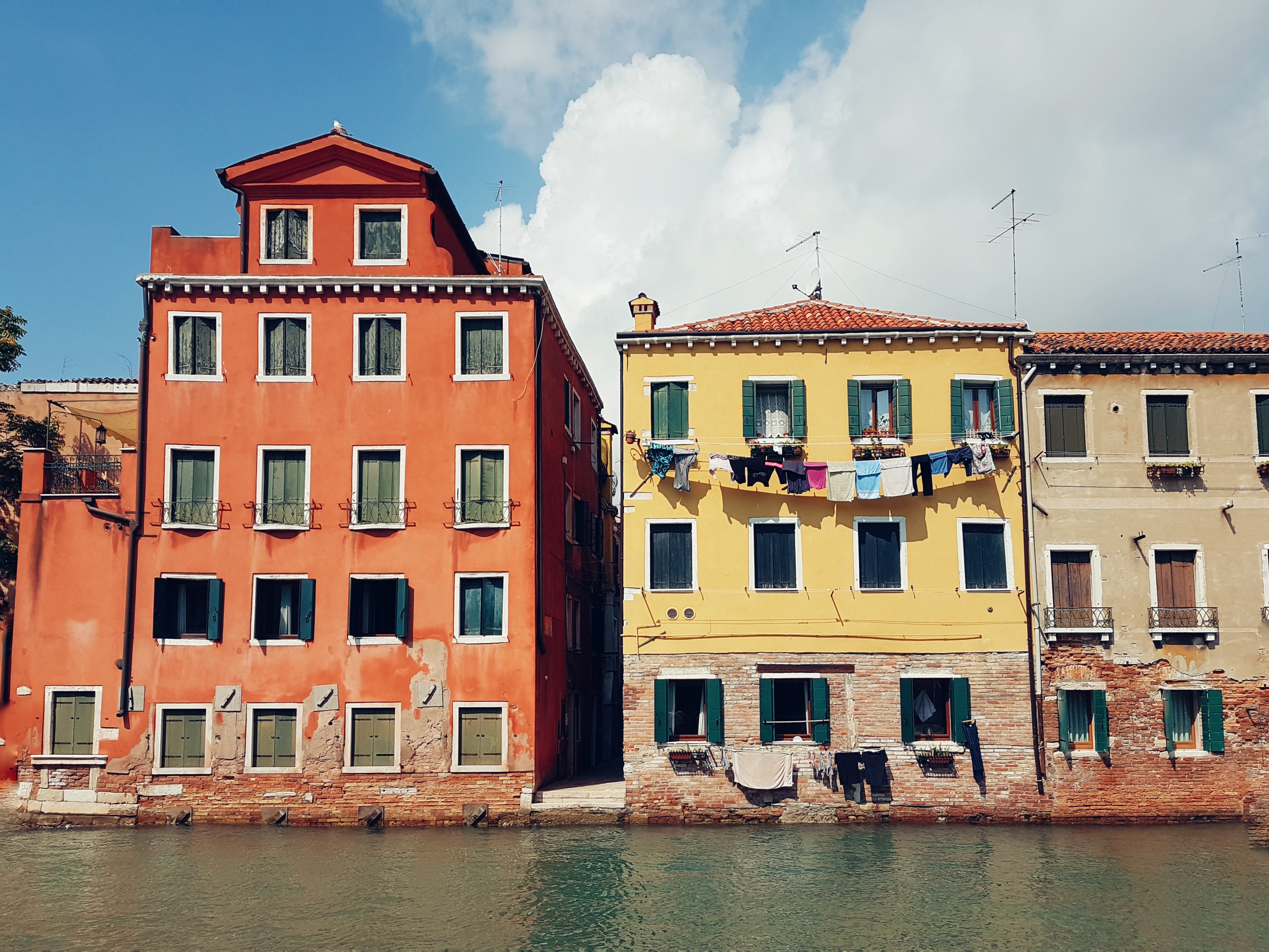 Venice canal with colorful buildings and laundry HD Wallpaper
