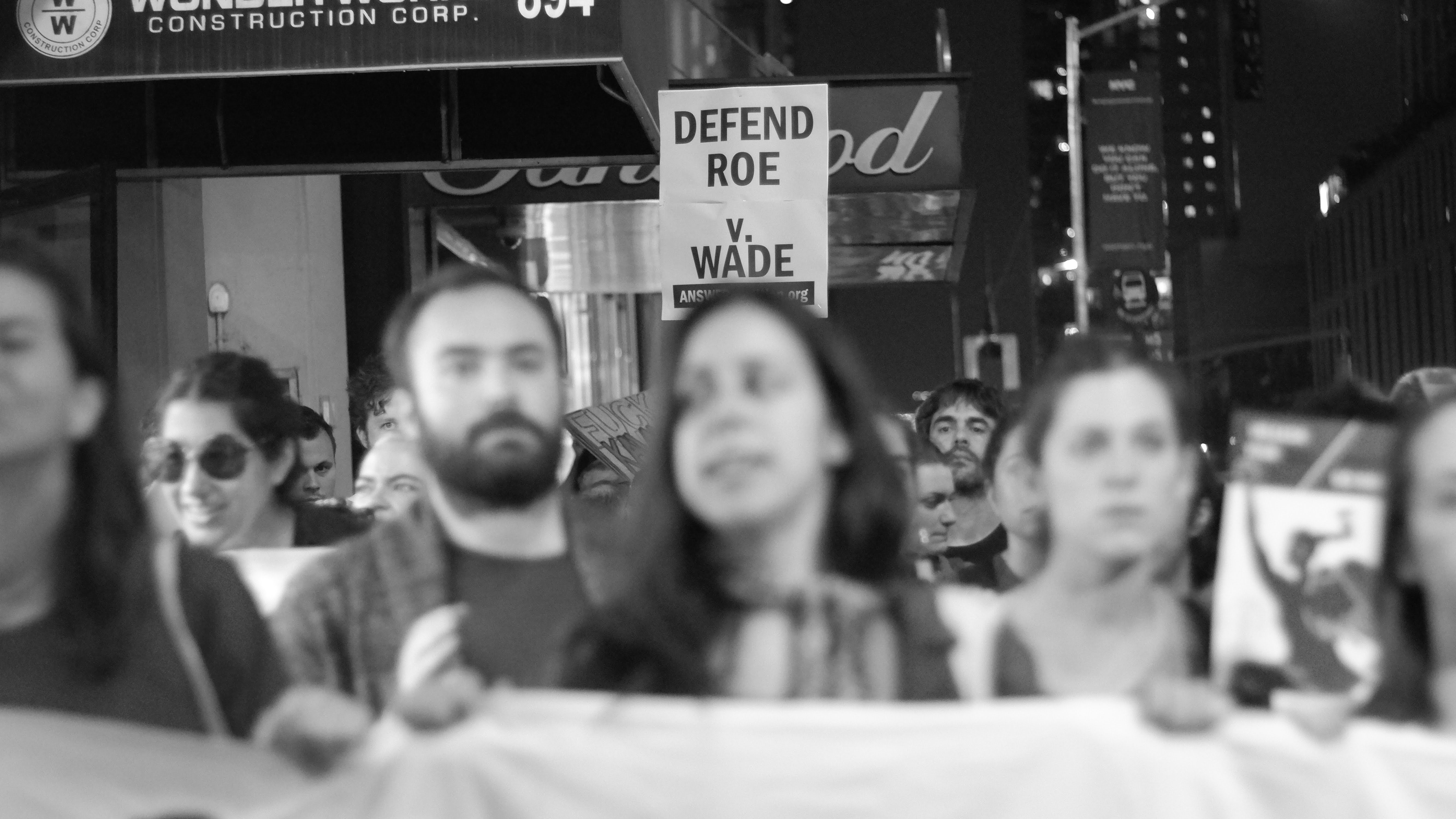 Protestors Defend Roe v. Wade in New York City HD Wallpaper