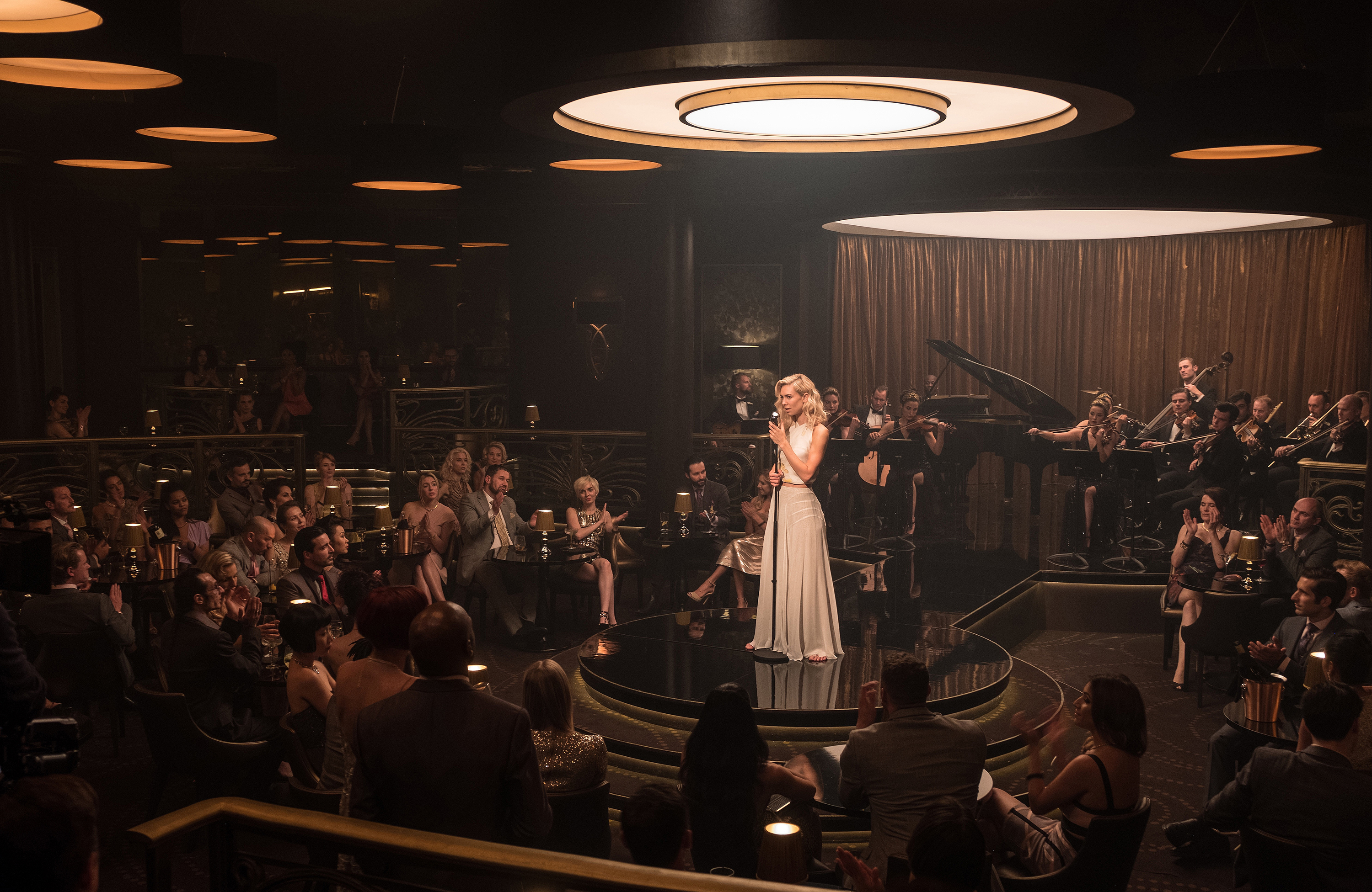 Vanessa Kirby performing in a nightclub HD Wallpaper