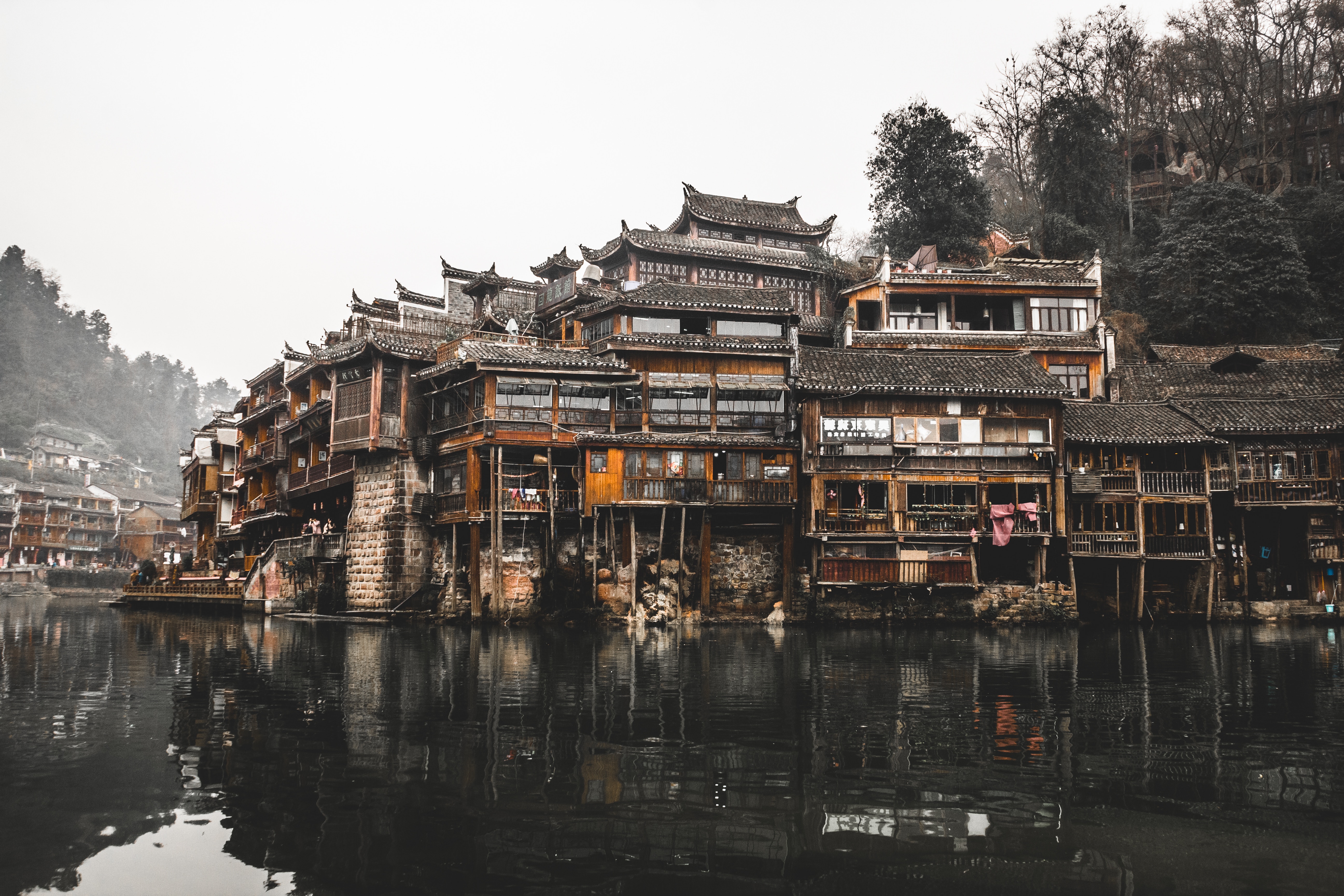 Fenghuang Ancient Town buildings along the river HD Wallpaper