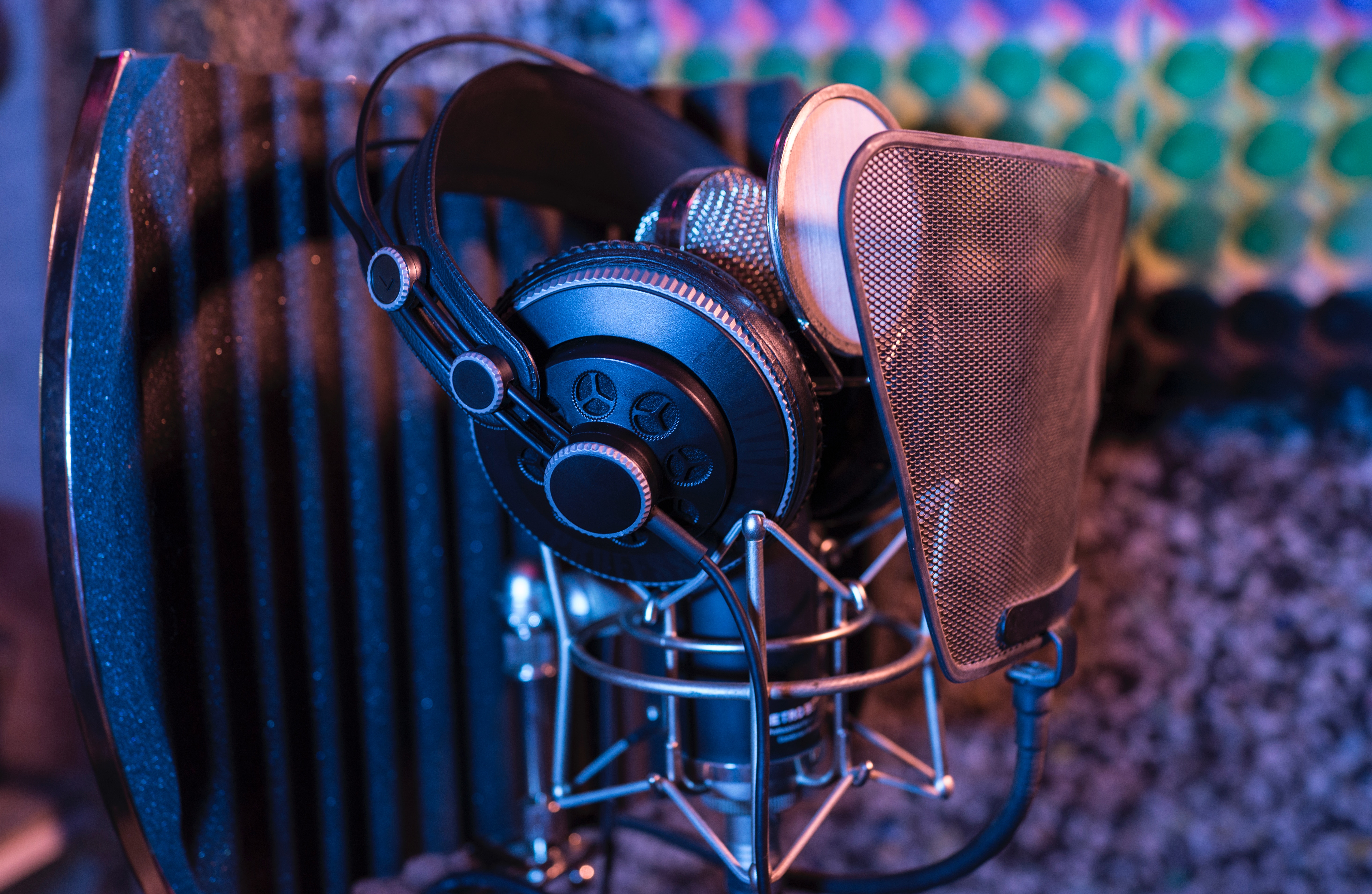 Headphones and microphone in a recording studio HD Wallpaper