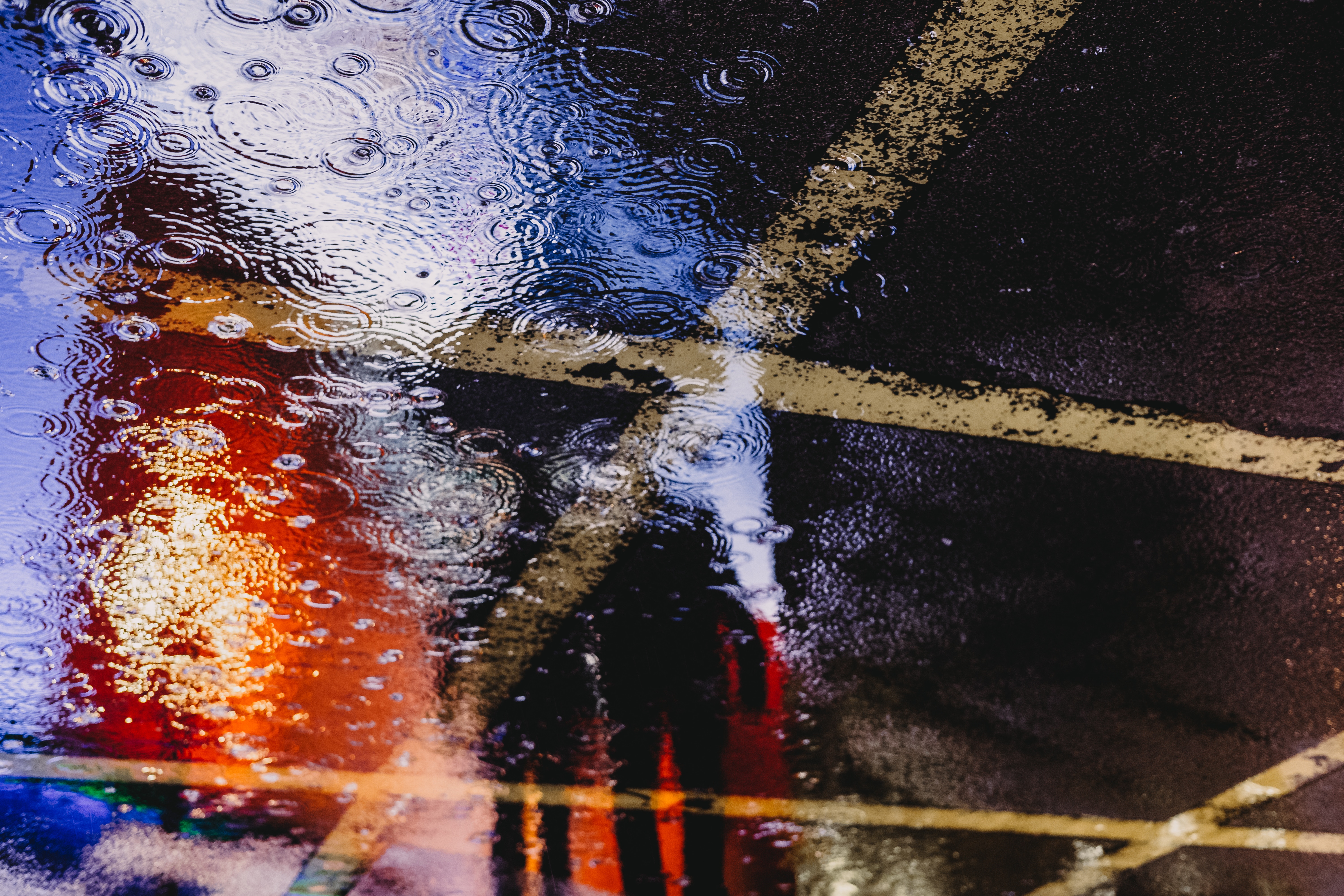 Rainy street reflection with yellow lines HD Wallpaper