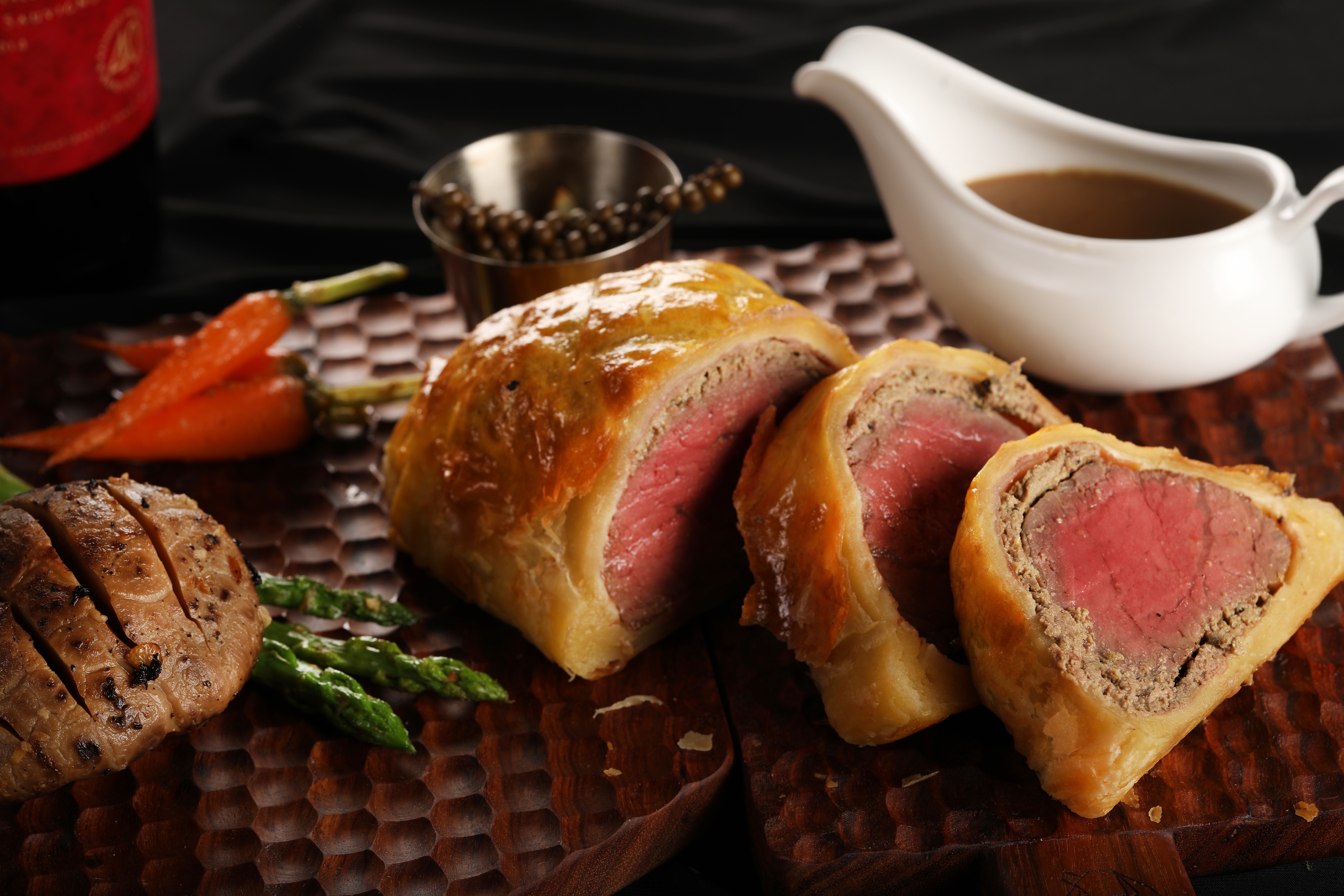 Beef Wellington with Roasted Carrots and Asparagus HD Wallpaper