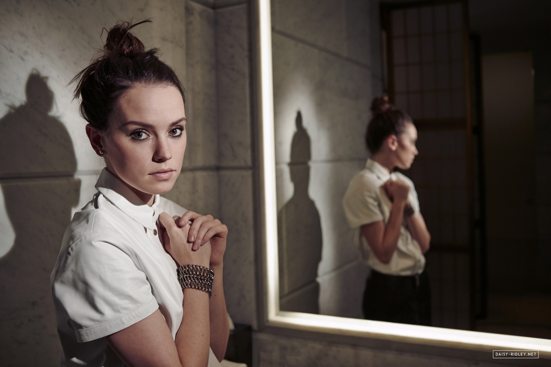 Daisy Ridley in a white shirt HD Wallpaper