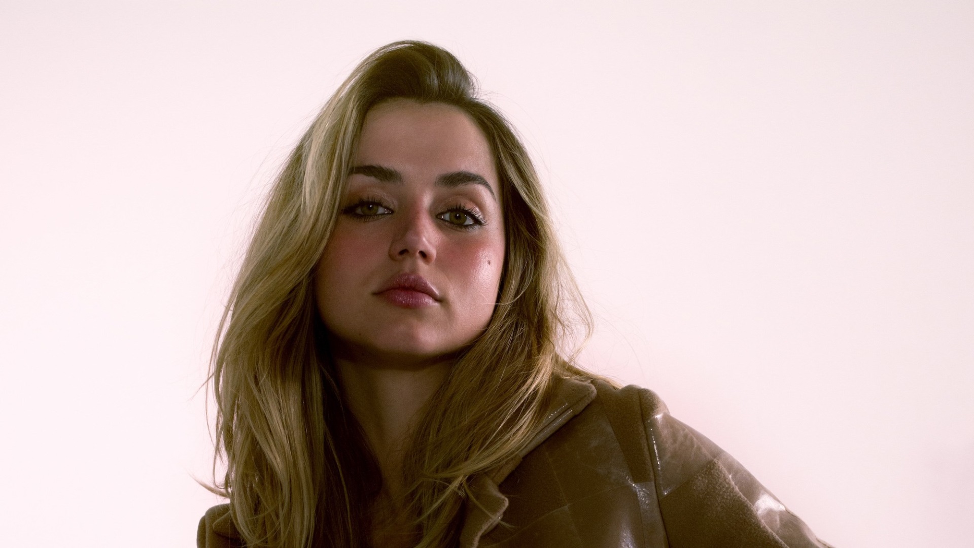 Ana de Armas portrait HD Wallpaper