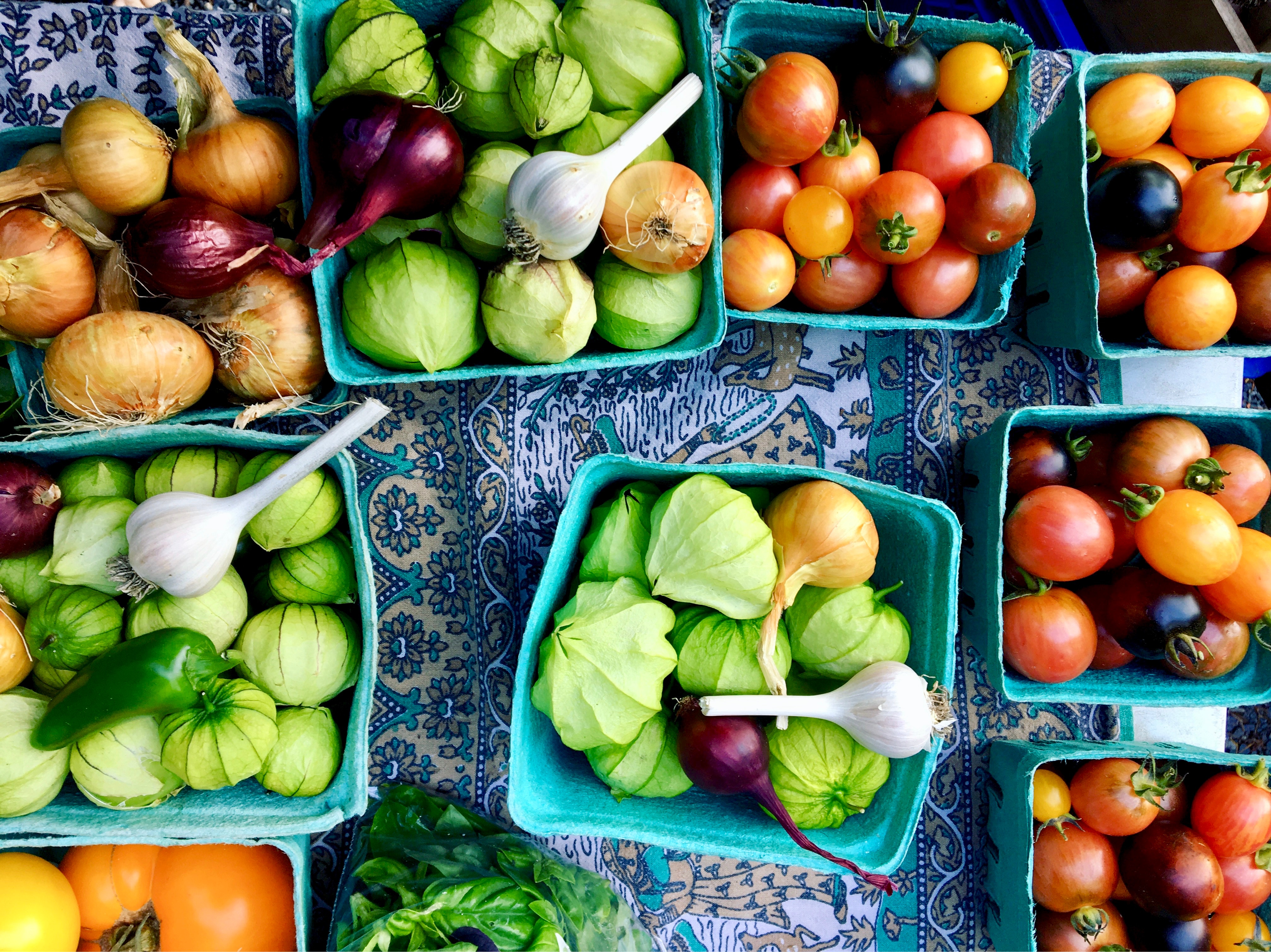 Vegetables and produce at a farmers market HD Wallpaper