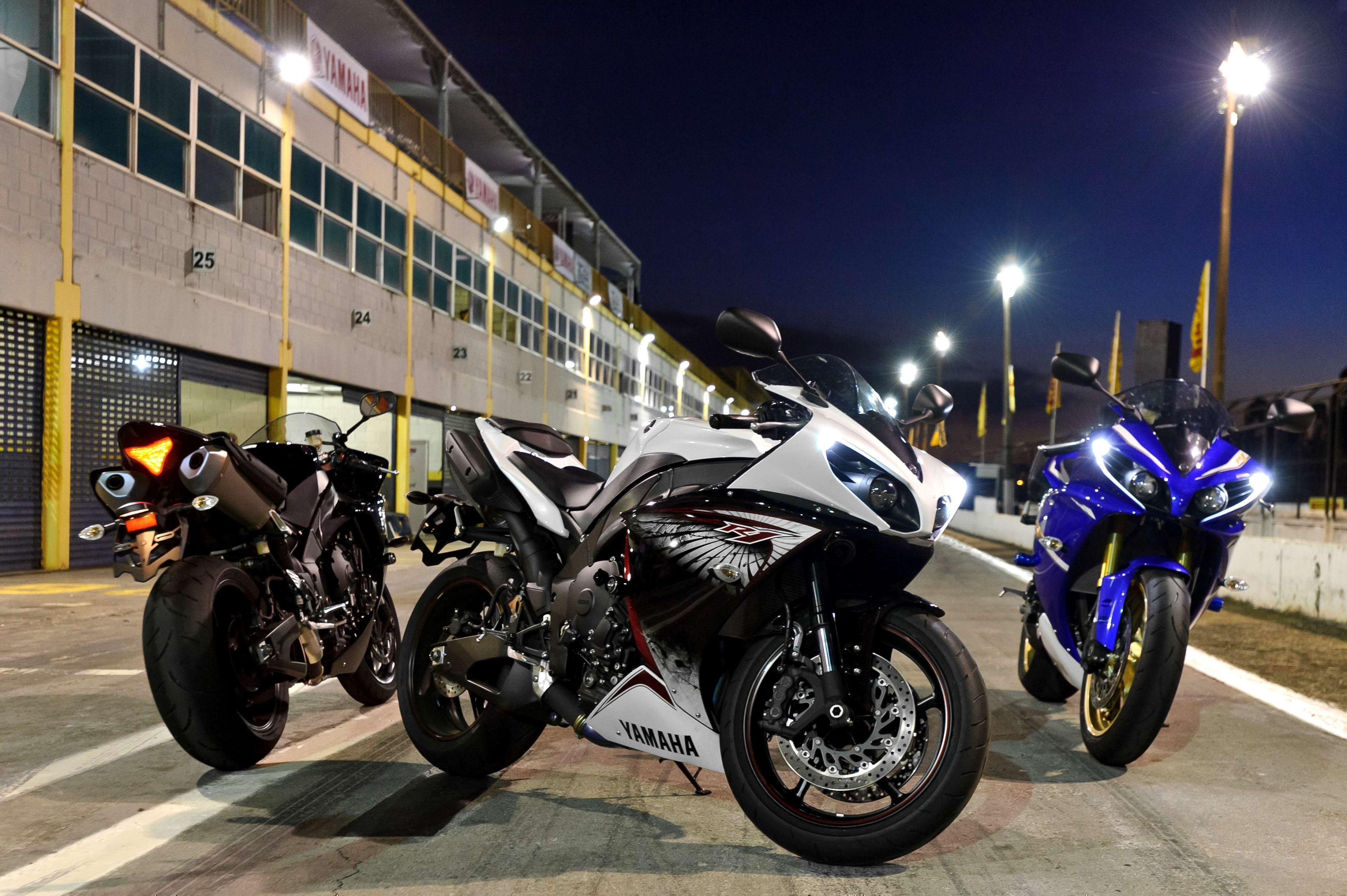 Yamaha R1 motorcycles at a racetrack HD Wallpaper