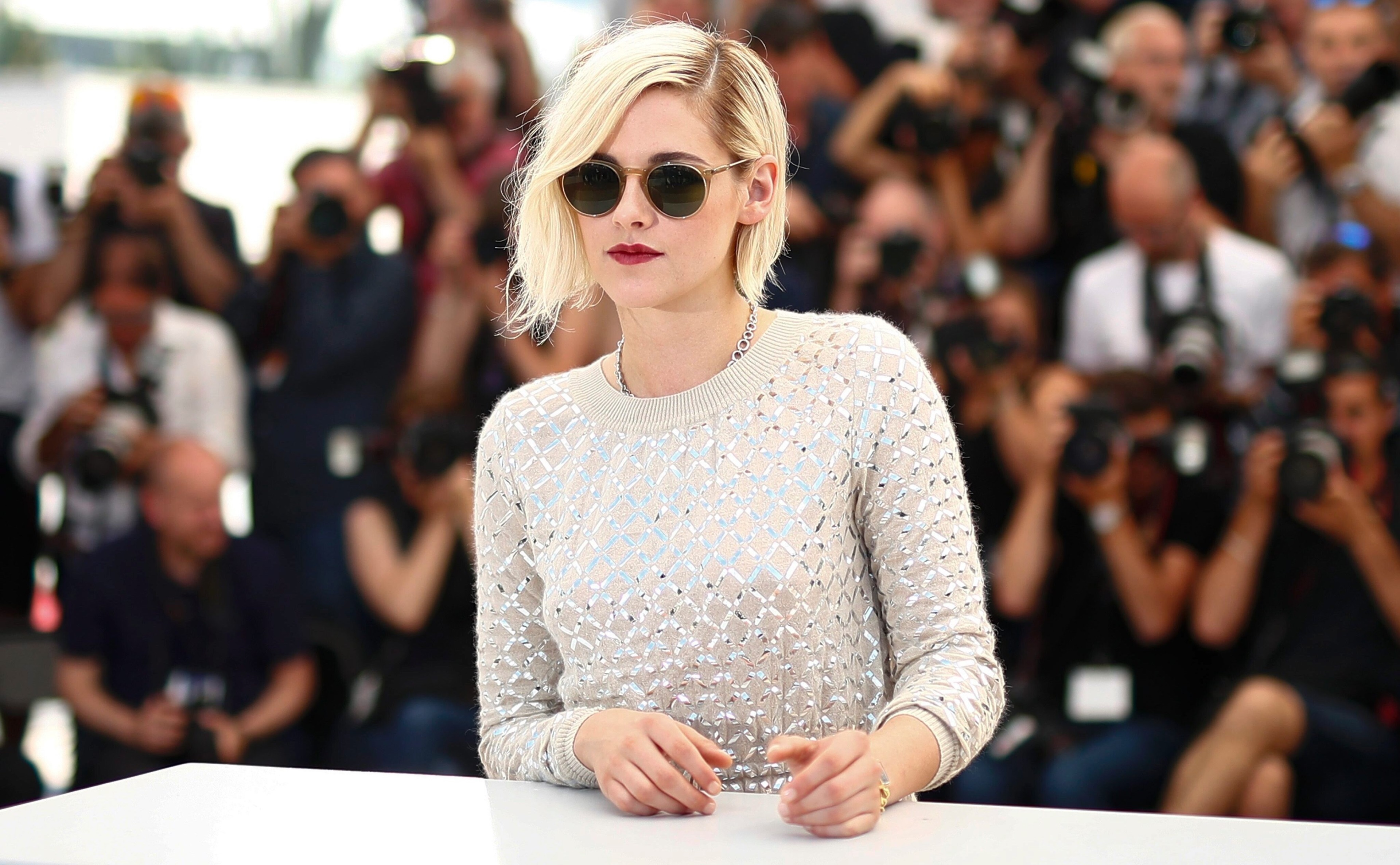 Kristen Stewart at a press event HD Wallpaper