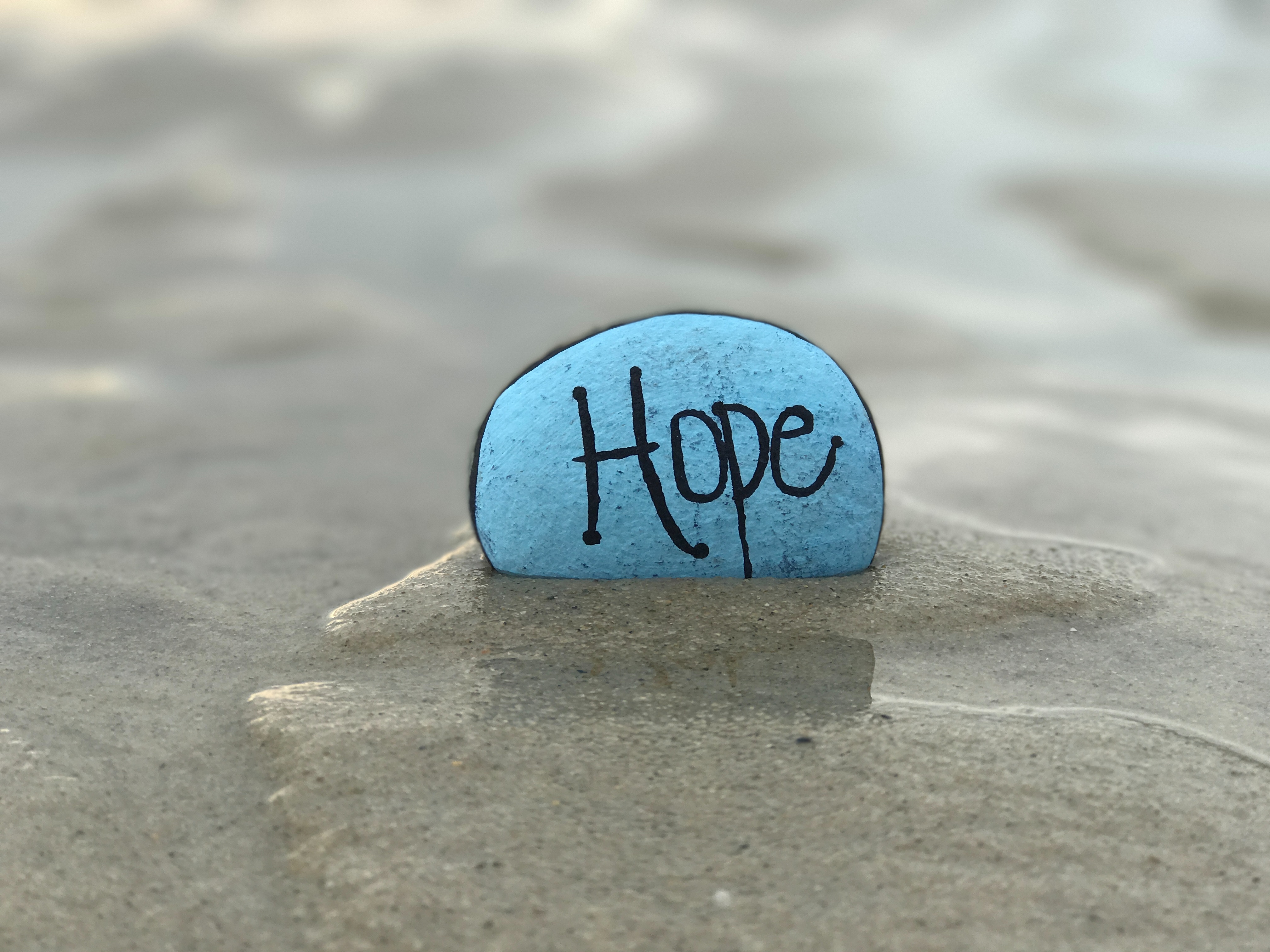 Blue stone with the word "Hope" on sand HD Wallpaper