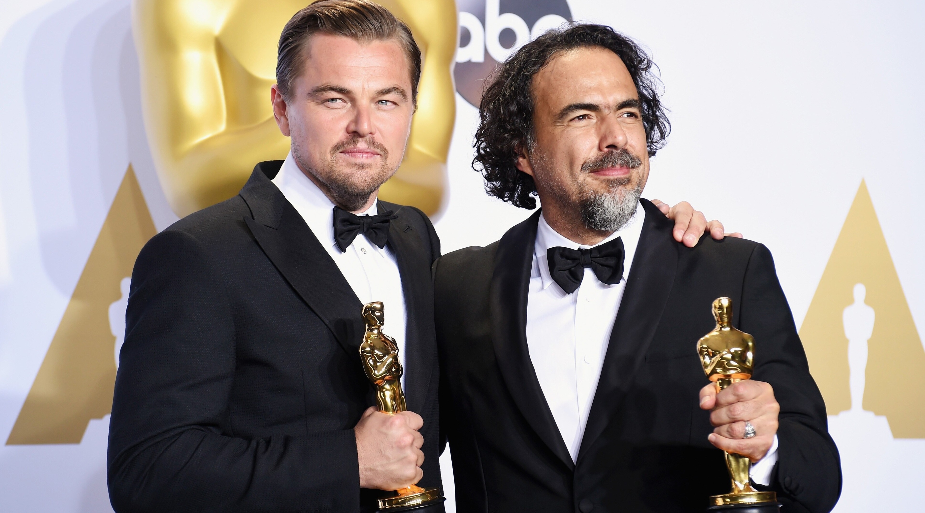 Leonardo DiCaprio and Alejandro G. Iñárritu with Oscars HD Wallpaper