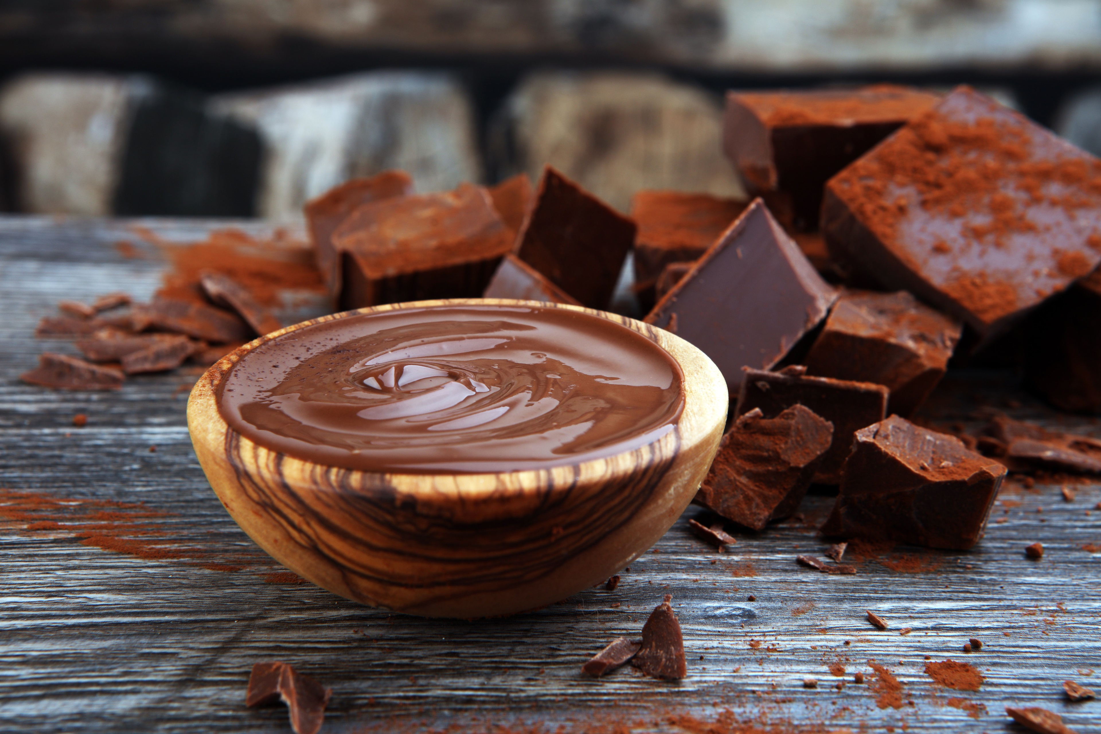 Chocolate chunks and melted chocolate in a bowl HD Wallpaper