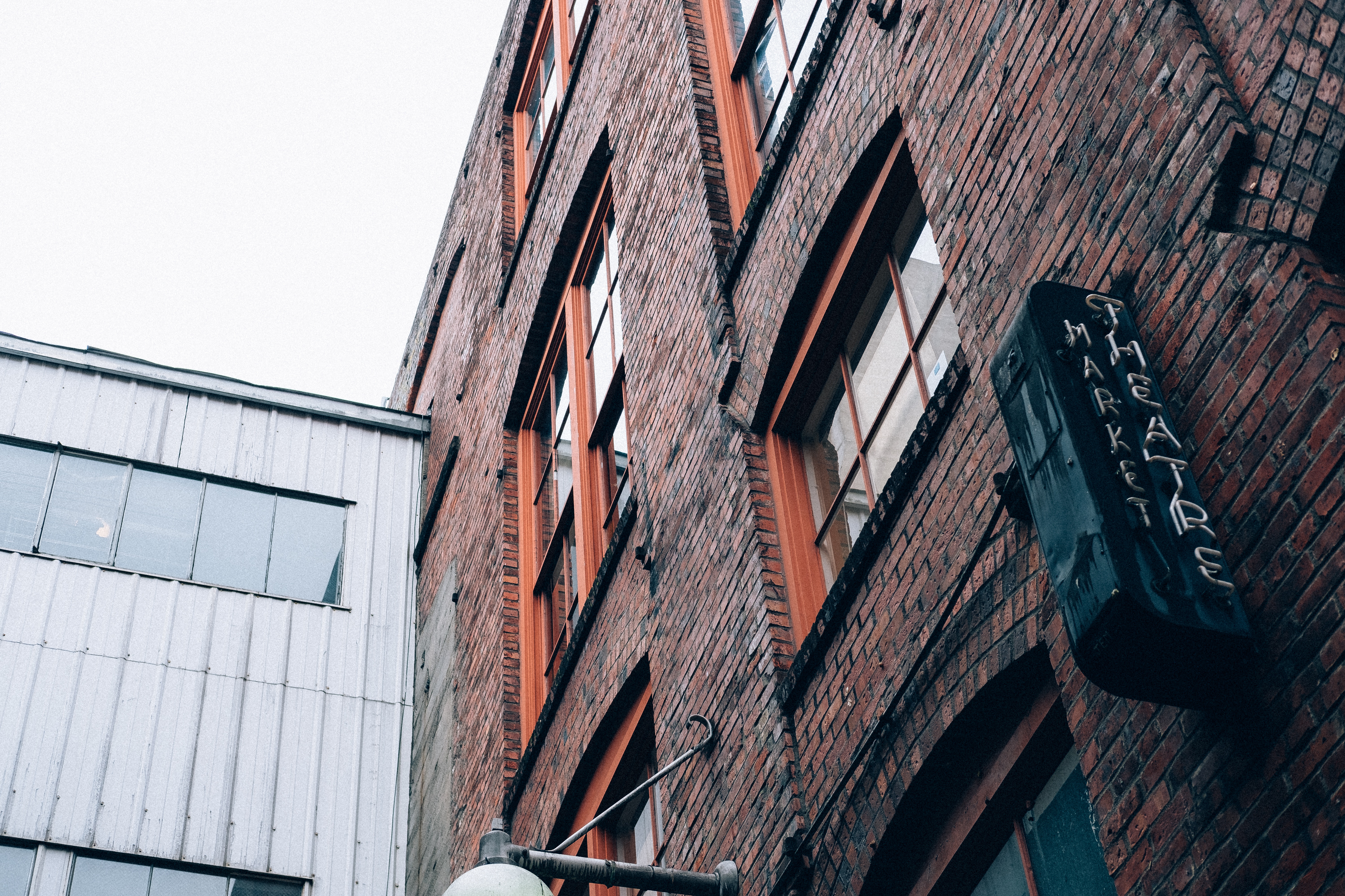 Market Theatre building with brick exterior HD Wallpaper