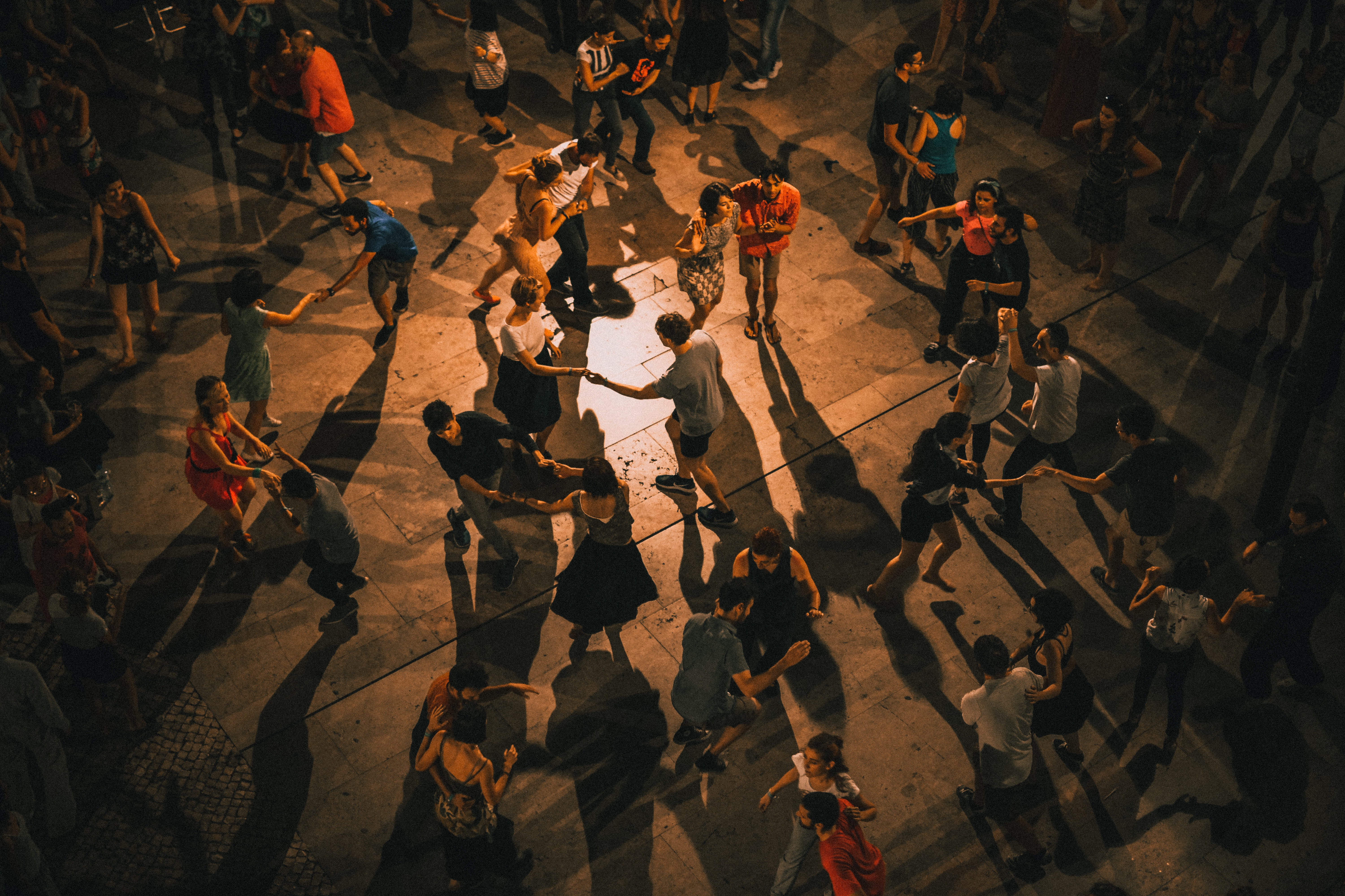 People dancing tango in Lisbon, Portugal HD Wallpaper