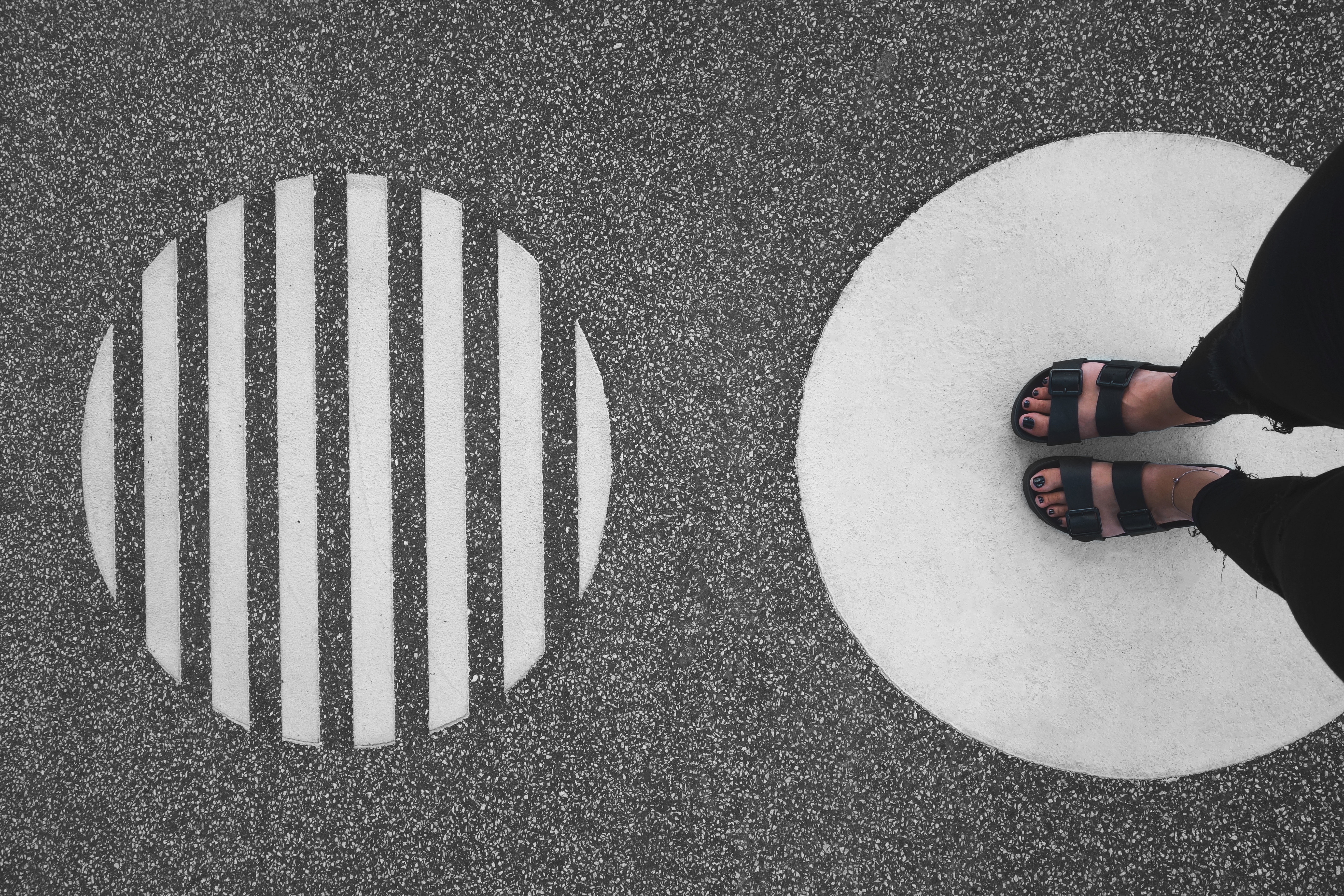 Futurium floor with geometric patterns and feet HD Wallpaper