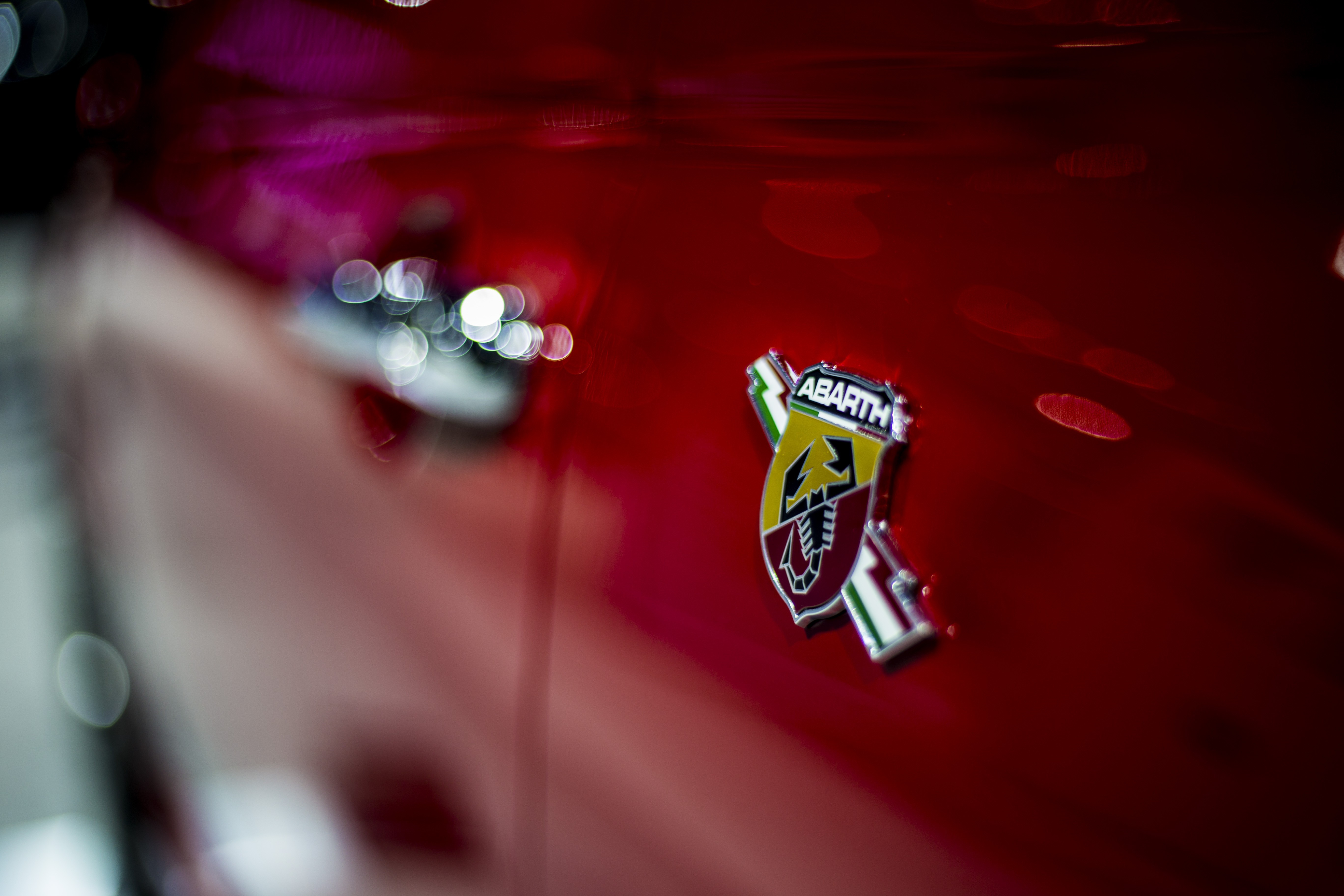 Abarth emblem on a red car HD Wallpaper