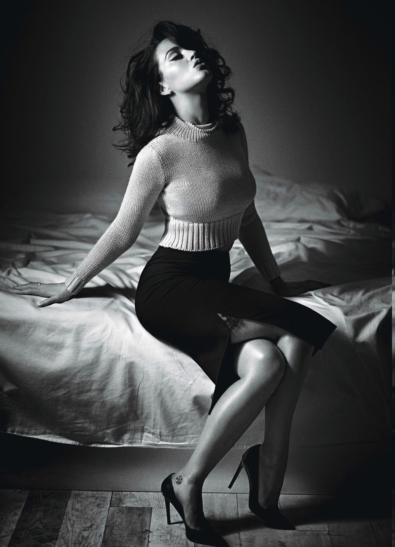 Katy Perry sitting on a bed HD Wallpaper