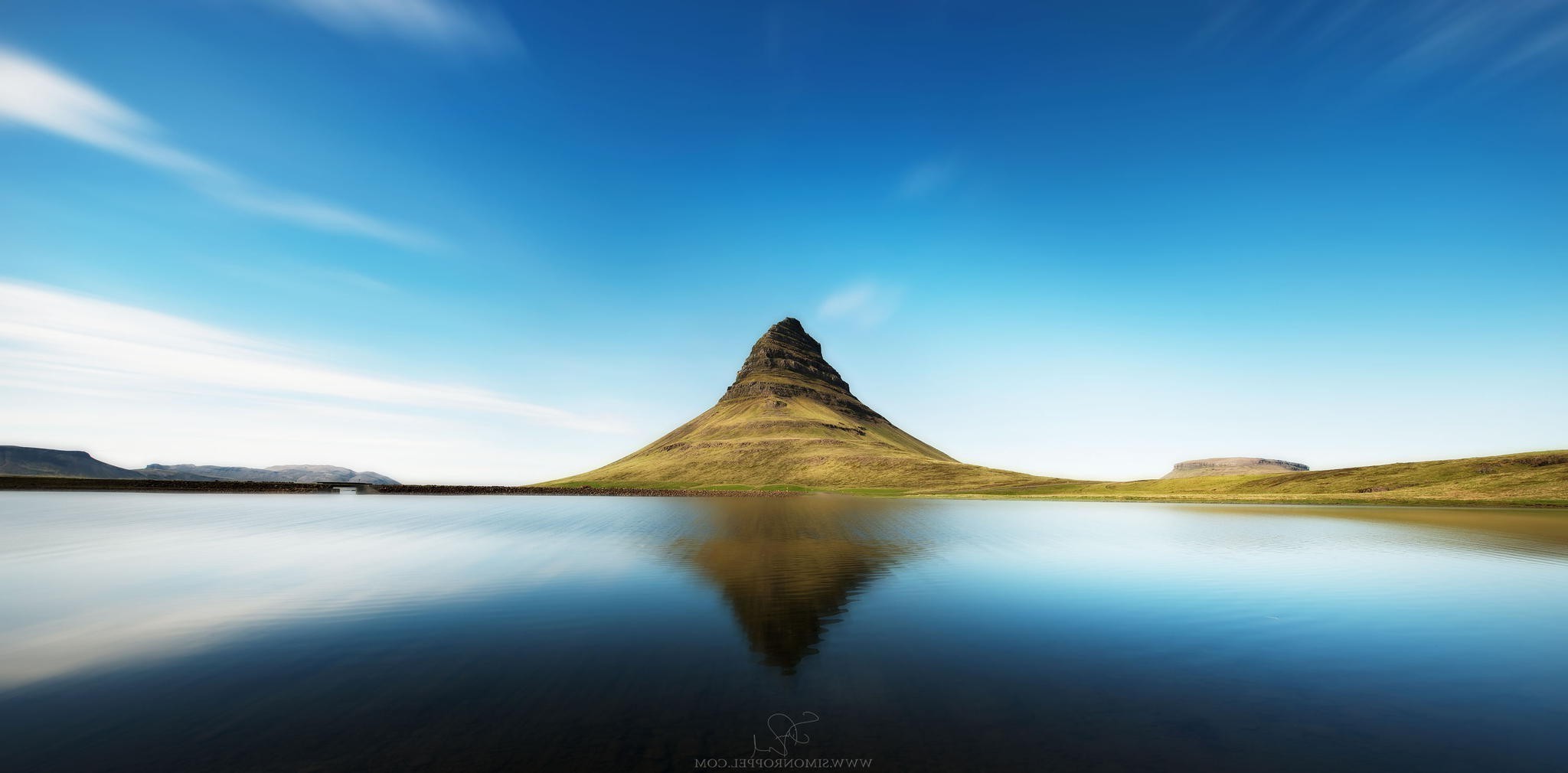 Kirkjufell mountain reflected in a lake, Iceland HD Wallpaper