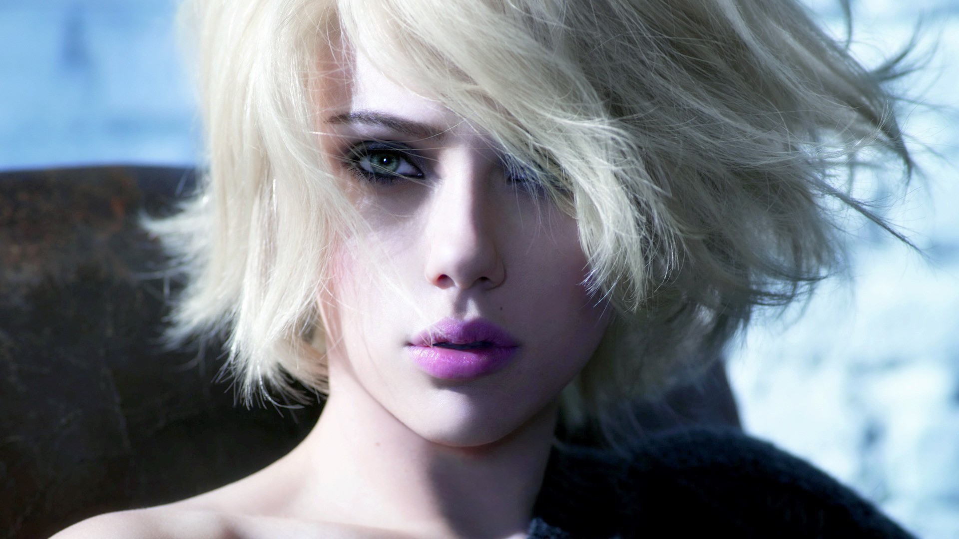 Scarlett Johansson close-up portrait HD Wallpaper