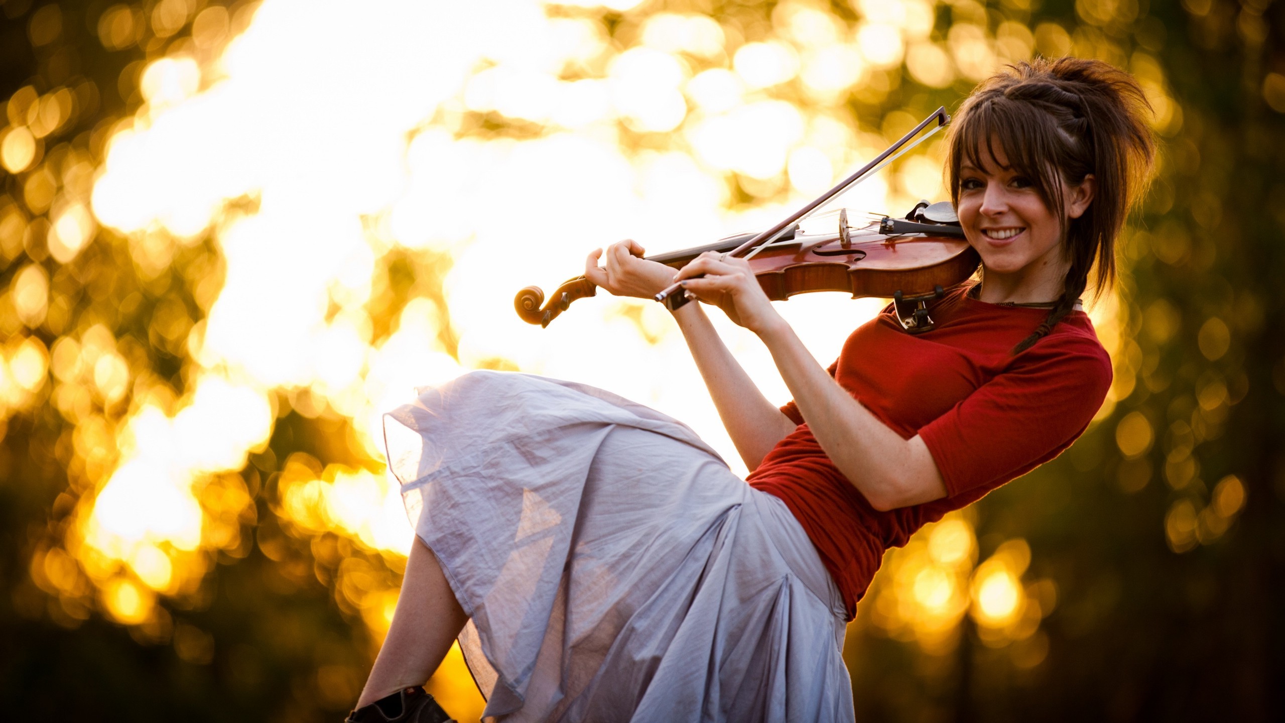 Lindsey Stirling playing the violin HD Wallpaper