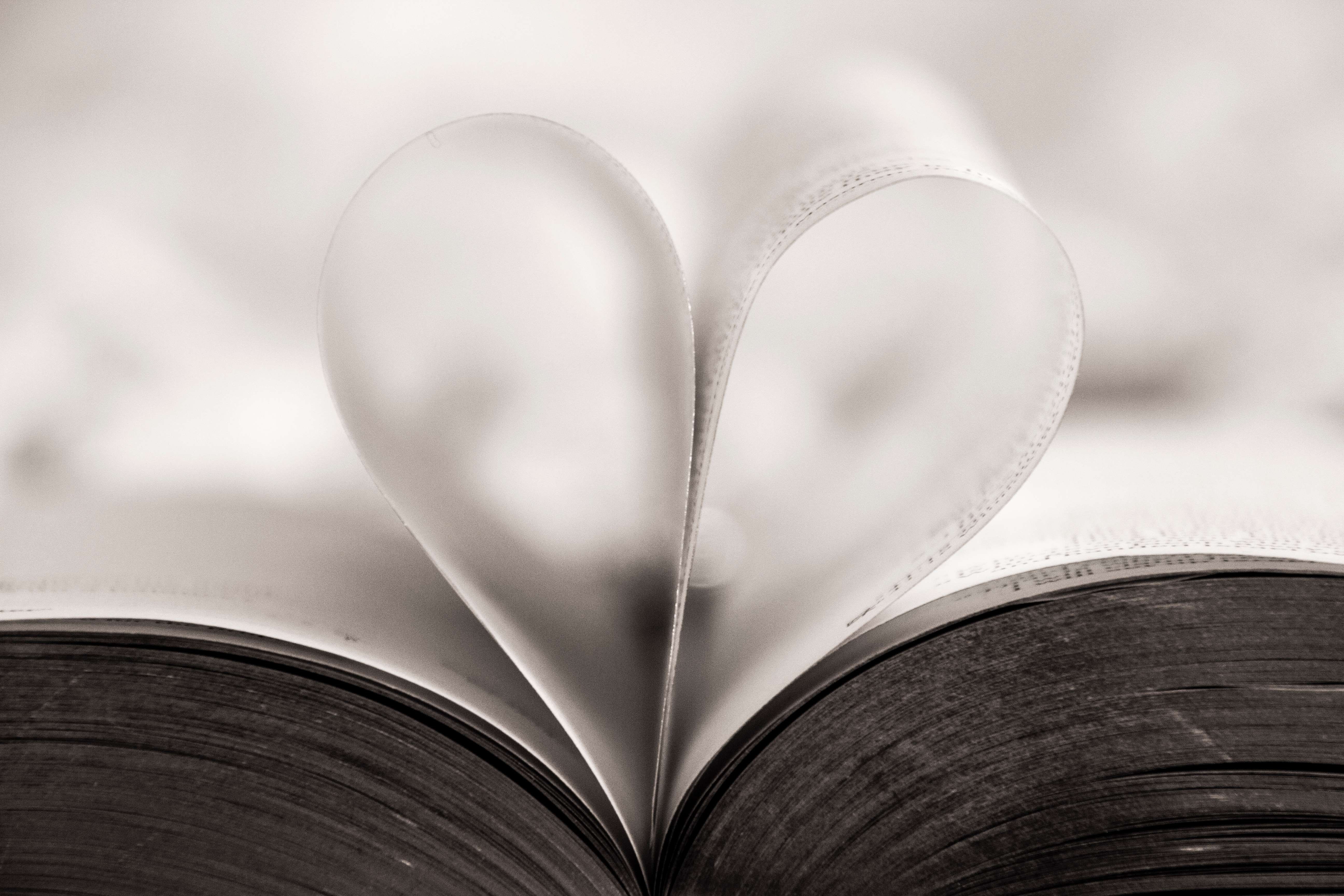 Book pages shaped into a heart HD Wallpaper