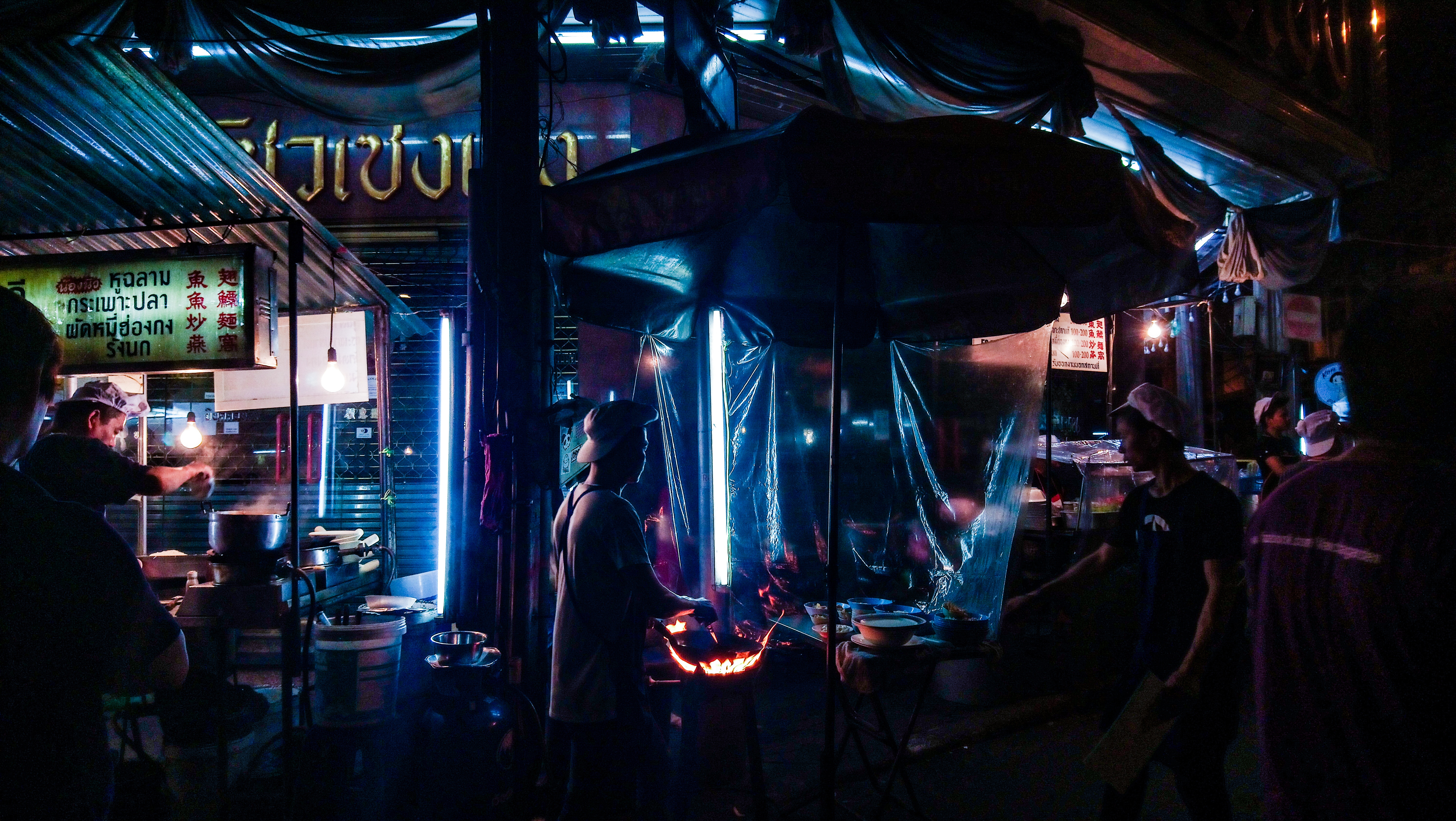 Night market cooking in Chinatown, Thailand HD Wallpaper